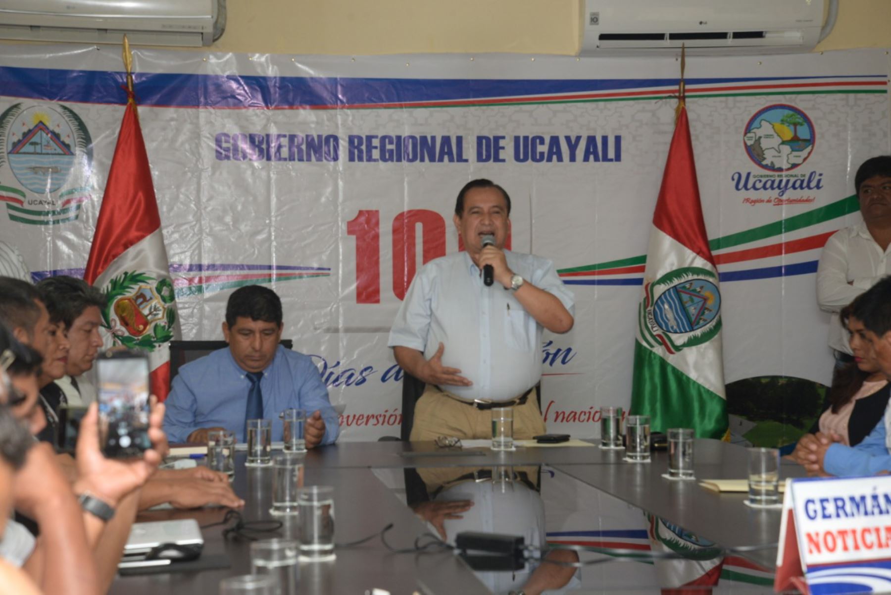 El gobernador regional de Ucayali, Francisco Pezo Torres, anunció la construcción de mil viviendas prefabricadas en el distrito de Yarinacocha.