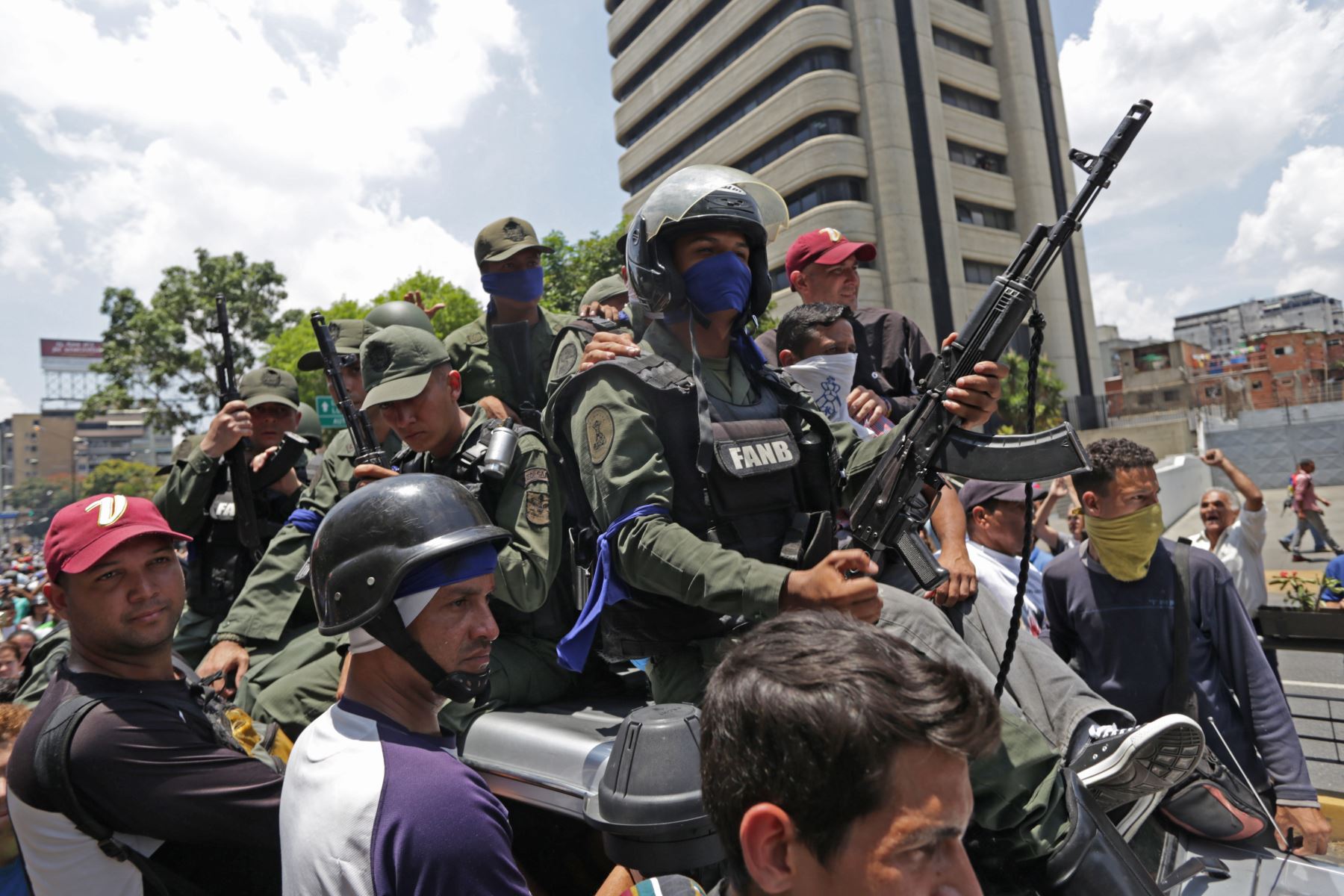 Miembros de la Guardia Nacional Bolivariana que se unieron al presidente interino Juan Guaido.
Foto:AFP