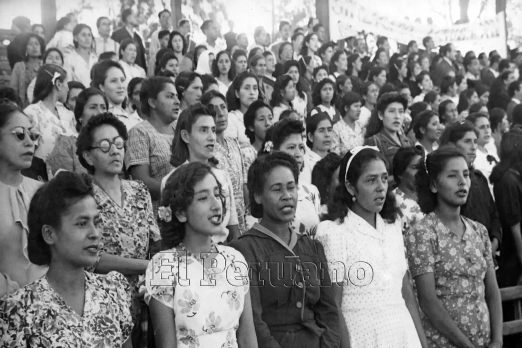 Lima, año 1946 / La presencia femenina en las celebraciones del Día del Trabajo. 
Foto : Archivo/ El Peruano