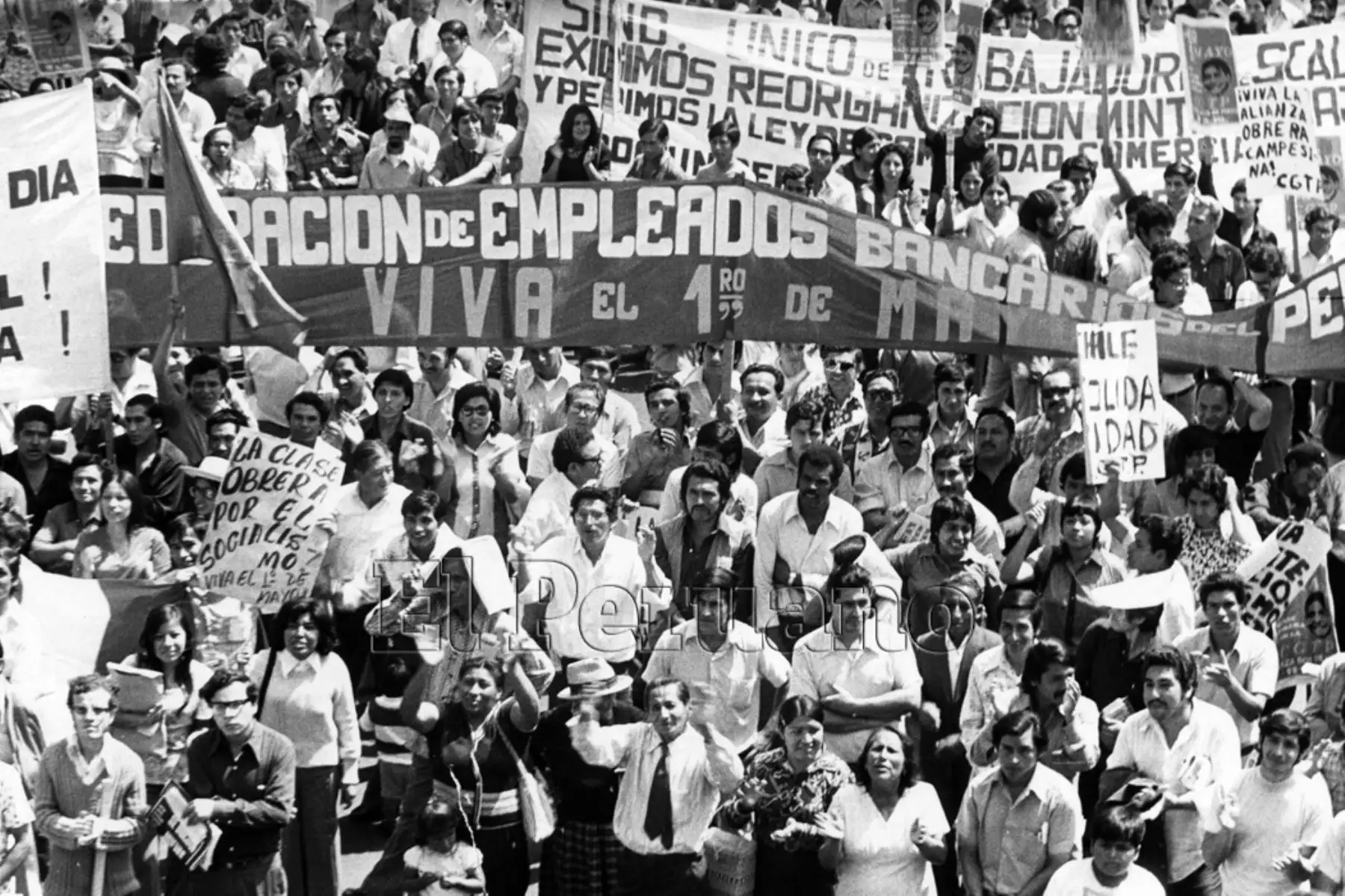 Lima - 1° mayo 1975 / Multitud de trabajadores participando en mitin, como acto celebratorio por el Día del Trabajo.
Foto:Archivo / El Peruano