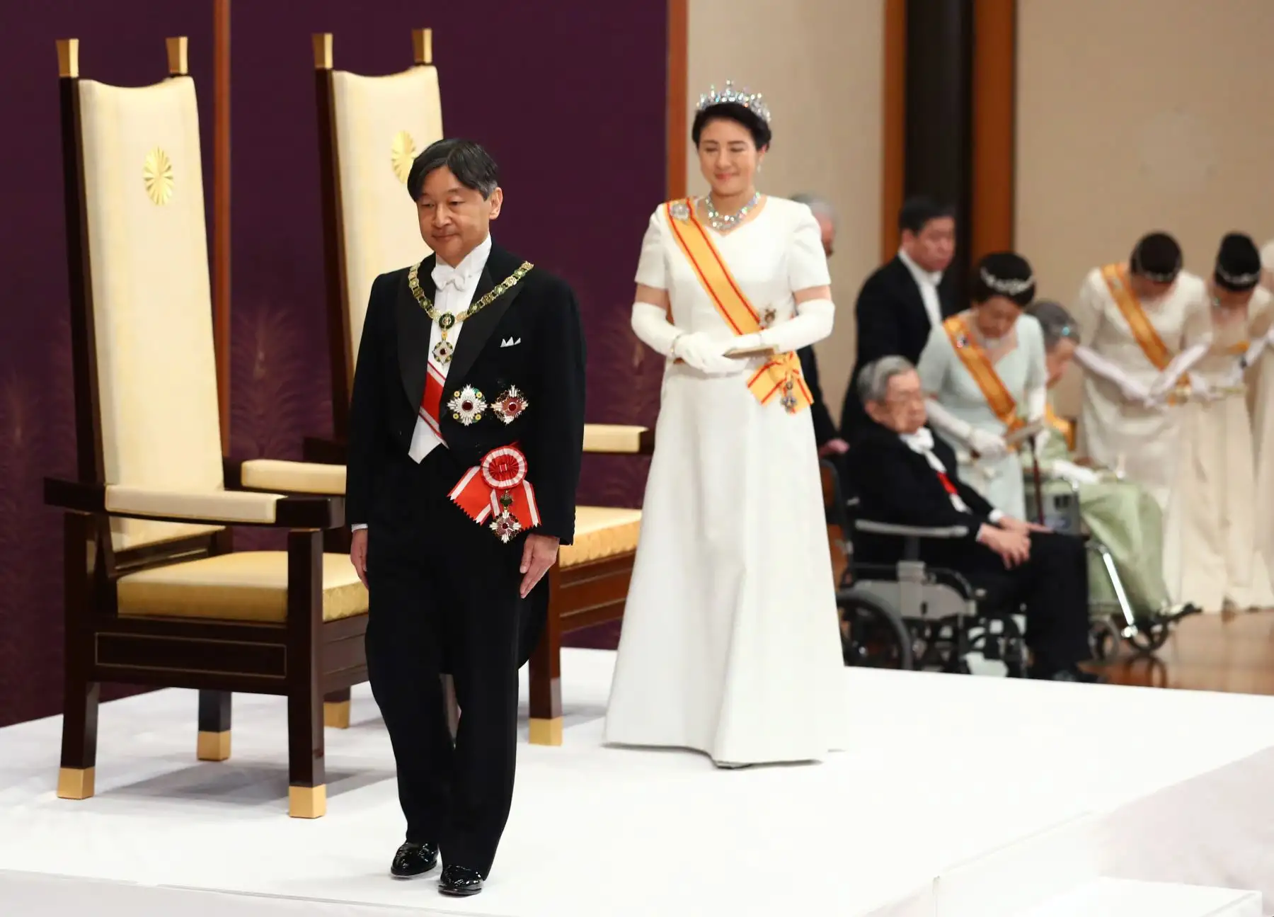 El nuevo emperador de Japón, Naruhito, ascendió al Trono, un día después de que su padre abandonara la monarquía más antigua del mundo. Foto: AFP