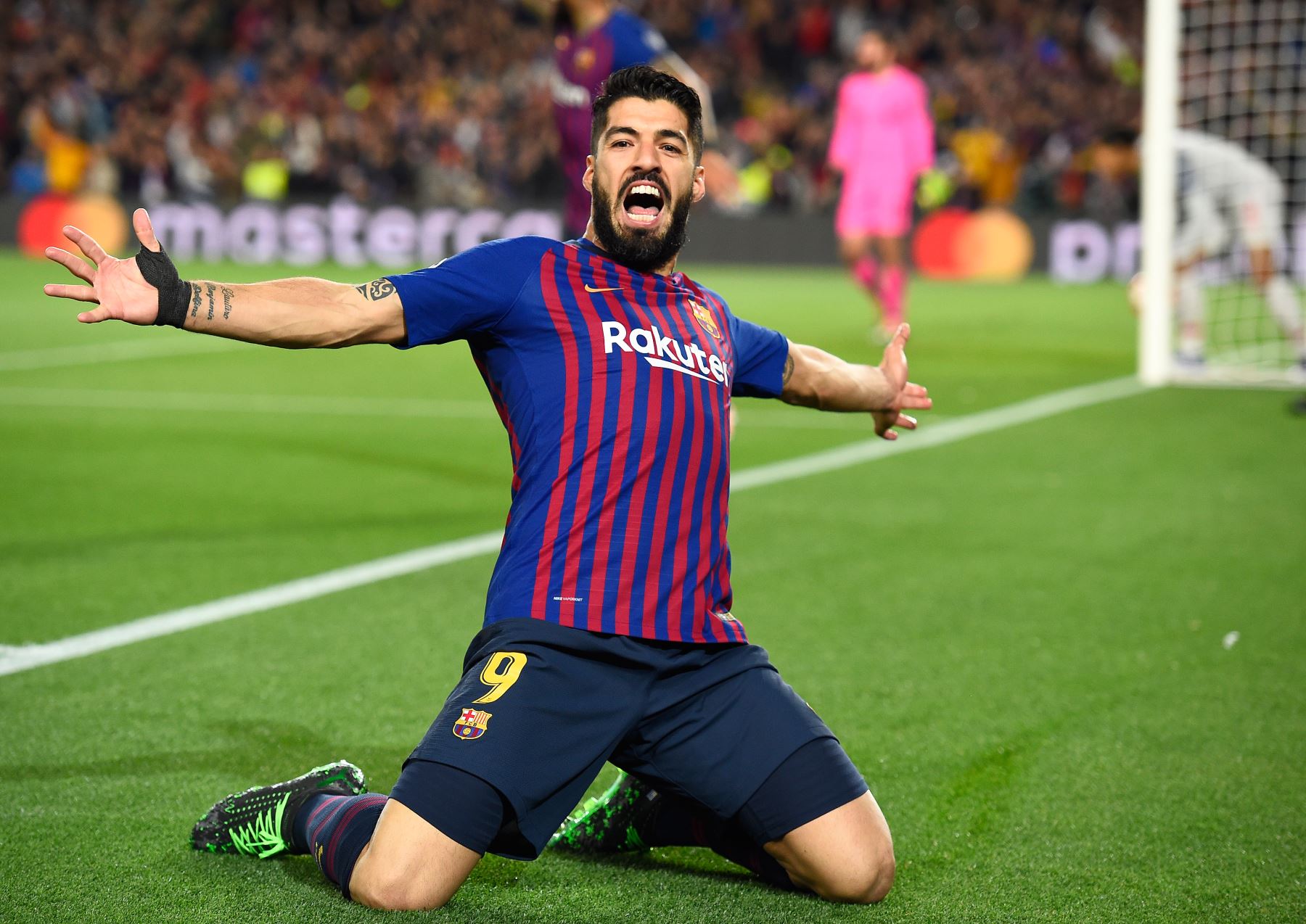 Luis Suárez, ​​celebra un gol durante el partido de fútbol de ida y vuelta de la UEFA Champions League entre el FC Barcelona y el Liverpool en el estadio Camp Nou de Barcelona.
Foto:AFP