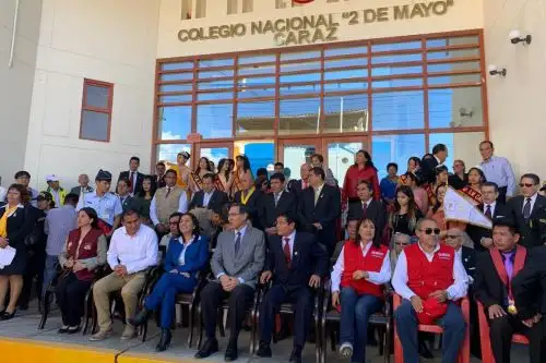 Presidente de la República, Martín Vizcarra, presidió ceremonia por aniversario de colegio emblemático de Caraz, en Áncash.