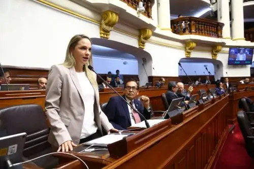 Presidenta de la Comisión de Levatamiento de Inmunidad Parlamentaria, Luciana León (Apra). Foto: Congreso