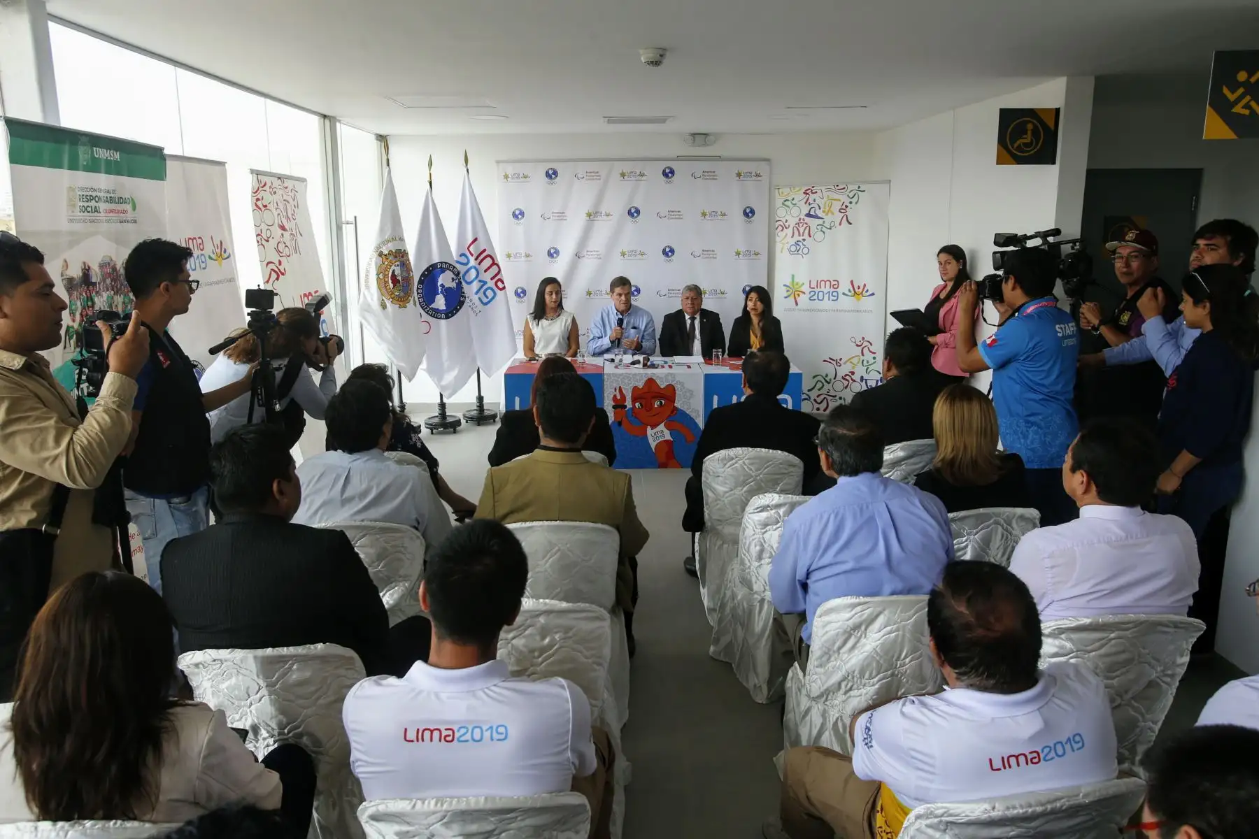 Panamericanos Lima 2019. Reconocimiento a la UNMSM por ser la institución con mayor número de voluntarios este contó con la presencia de Carlos Neuhaus, Presidente Lima 2019, Ángela Morales Jefa de Volntariado, Amalia Moreno Secretaria Ejecutiva Lima 2019 y Orestes Cachay Rector de la Universidad. Foto: ANDINA/Nathalie Sayago