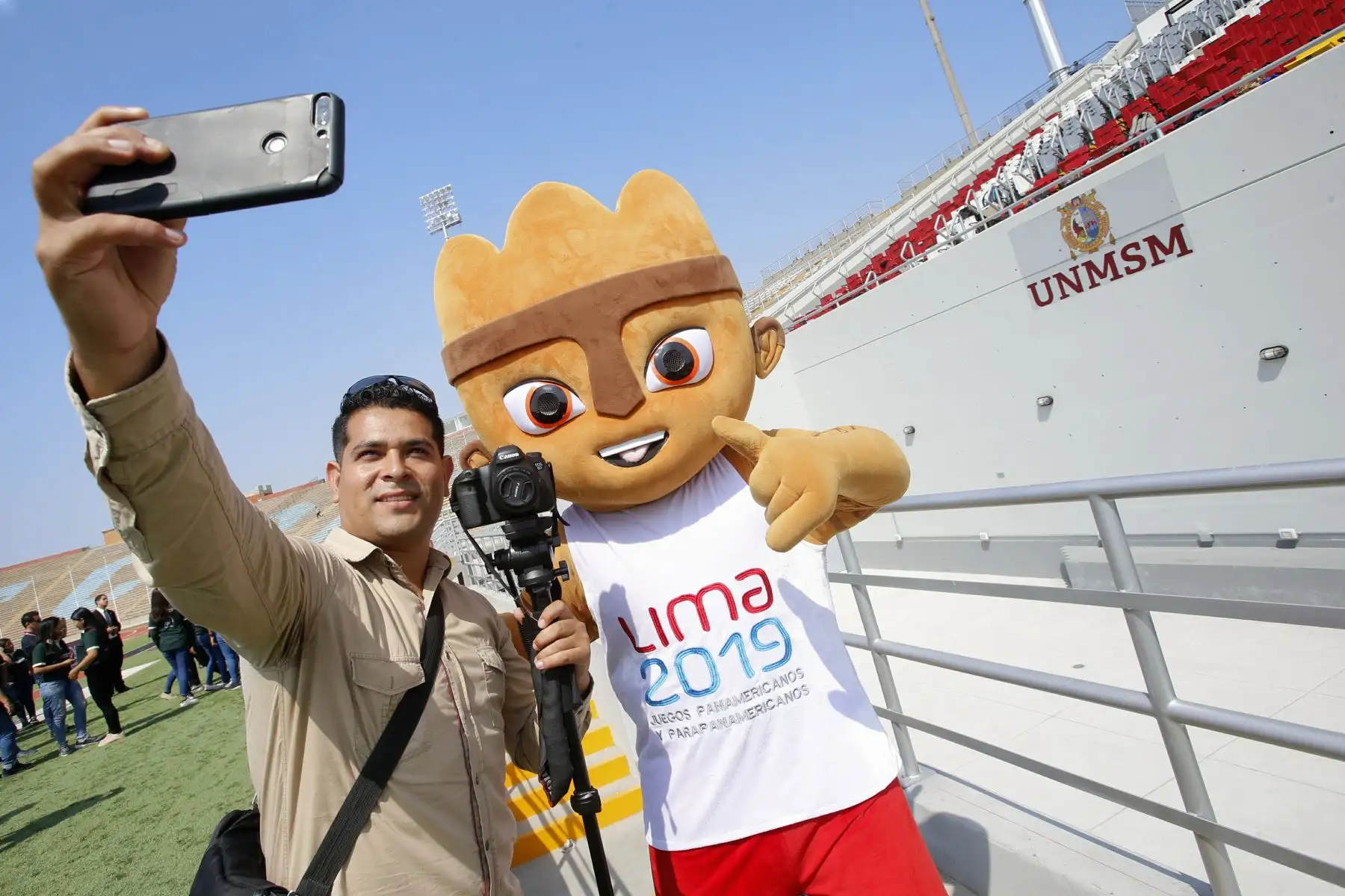 Panamericanos Lima 2019. Reconocimiento a la UNMSM por ser la institución con mayor número de voluntarios este contó con la presencia de Carlos Neuhaus, Presidente Lima 2019, Ángela Morales Jefa de Volntariado, Amalia Moreno Secretaria Ejecutiva Lima 2019 y Orestes Cachay Rector de la Universidad. Foto: ANDINA/Nathalie Sayago