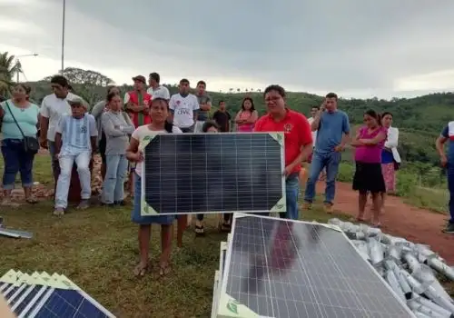 El Ministerio de Energía y Minas (MEM) en convenio con la Municipalidad Provincial de Lamas, entregó hasta el momento 352 paneles solares en localidades indígenas de las etnias Shawi y Quechua, establecidas en los distritos Zapatero y Caynarachi, cuyo valor individual es de 1500 dólares americanos, que incluye la instalación a cargo de la empresa TRE Perú.