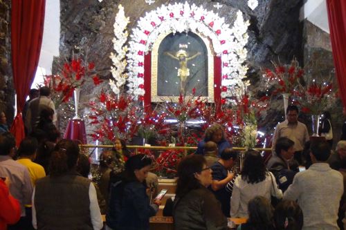 El distrito de Acobamba de la provincia de Tarma, en la región Junín, se convierte en el mes de mayo en el epicentro de una de las celebraciones religiosas más icónicas y de mayor fervor religioso del Valle del Mantaro y del Perú: la Festividad del Señor de Muruhuay. Esta solemnidad conmemora la aparición milagrosa del “Cristo de la roca” en las faldas del cerro Shalacoto, ubicado en el poblado de Muruhuay. ANDINA/archivo