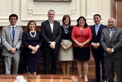 Bancada Peruanos por el Kambio se reúne con el presidente del Consejo de Ministros, Salvador del Solar.