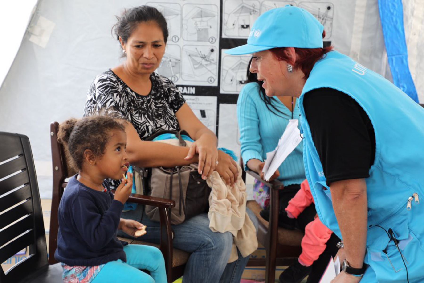 Directora para América Latina y el Caribe del Unicef, María Perceval, visita CEBAF Tumbes para conocer la atención que reciben los migrantes venezolanos.