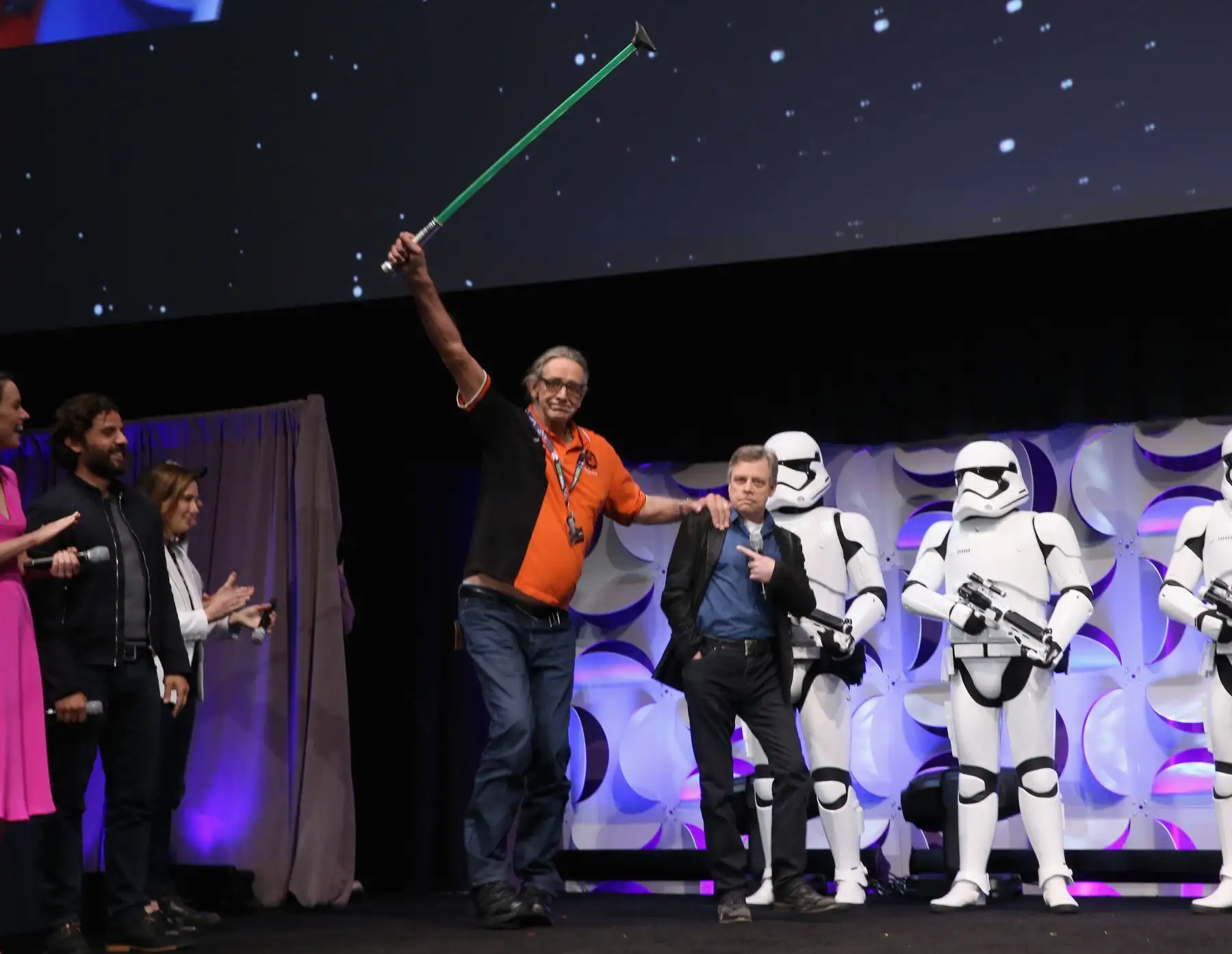 El actor Peter Mayhew habla en el escenario durante la celebración de Star Wars 2015 el 16 de abril de 2015 en Anaheim, California. Foto:AFP