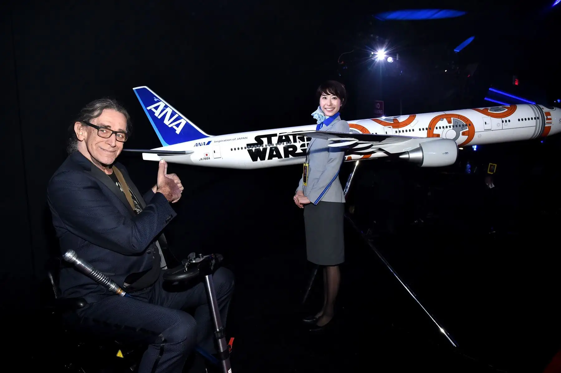 El actor Peter Mayhew asiste al estreno mundial de "Star Wars: The Force Awakens" en los teatros Dolby, El Capitan y TCL el 14 de diciembre de 2015 en Hollywood, California.Foto:AFP