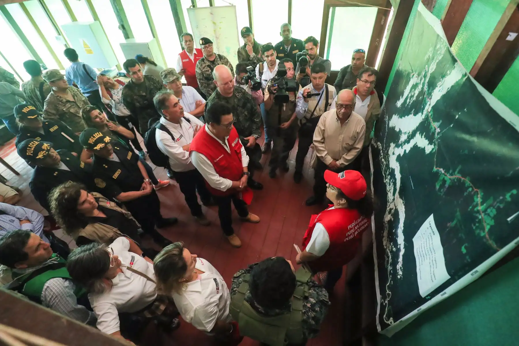 Los ministros José Huerta, Lucía Ruiz Ostoic, Ulla Holmquist y Rocío Barrios, realizaron una visita de inspección a bases mixtas y puestos de control de las Fuerzas Armadas en La Pampa, Madre de Dios.Foto: ANDINA/Juan Carlos Guzmán Negrini.