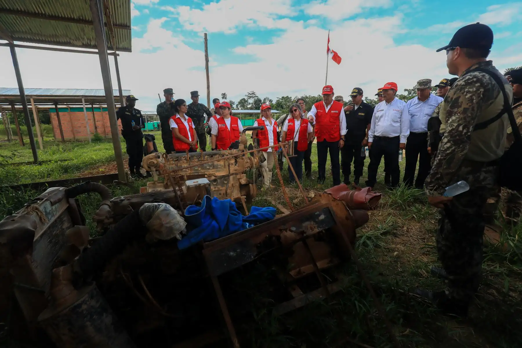 Los ministros José Huerta, Lucía Ruiz Ostoic, Ulla Holmqvist y Rocío Barrios, realizaron una visita de inspección a bases mixtas y puestos de control de las Fuerzas Armadas en La Pampa, Madre de Dios.Foto: ANDINA/Juan Carlos Guzmán Negrini.