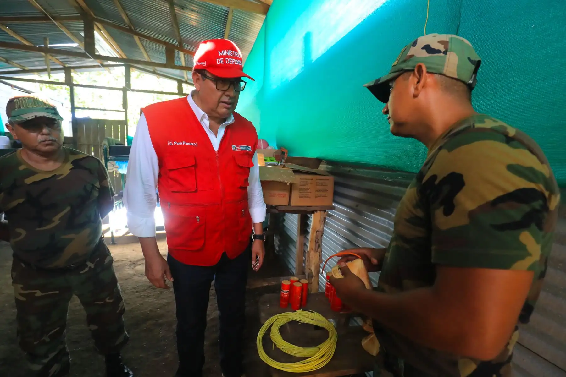 Los ministros José Huerta, Lucía Ruiz Ostoic, Ulla Holmquist y Rocío Barrios, realizaron una visita de inspección a bases mixtas y puestos de control de las Fuerzas Armadas en La Pampa, Madre de Dios.Foto: ANDINA/Juan Carlos Guzmán Negrini.
