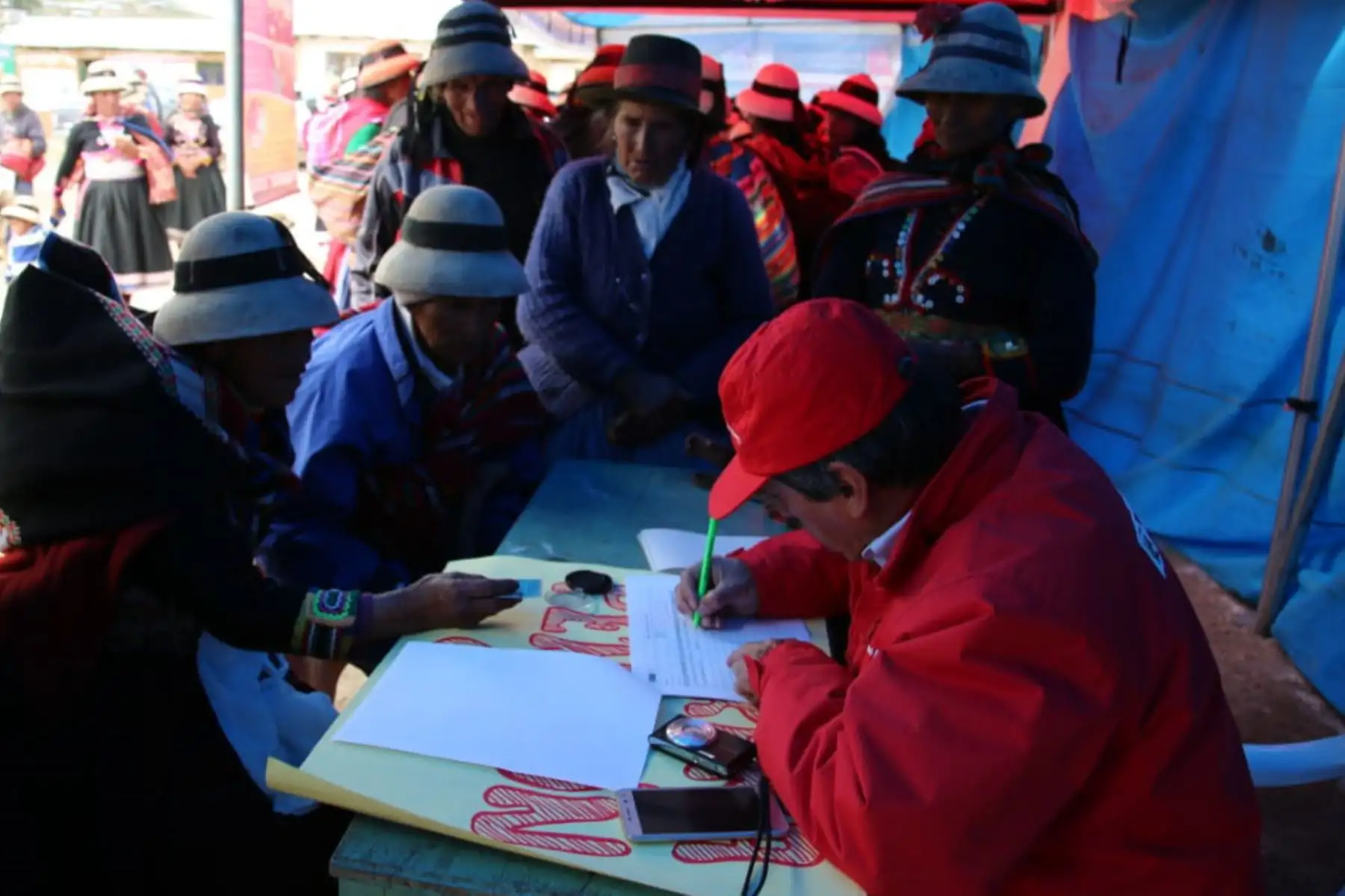 El Ministerio de Desarrollo e Inclusión Social (Midis), a través del Programa Nacional PAIS, realizará las Caravanas de Protección a la Familia Rural en ocho regiones del país, brindando más de 27,000 atenciones articuladas en salud, lucha contra la violencia familiar, orientación legal, registro de identificación, entre otros, durante este mes.