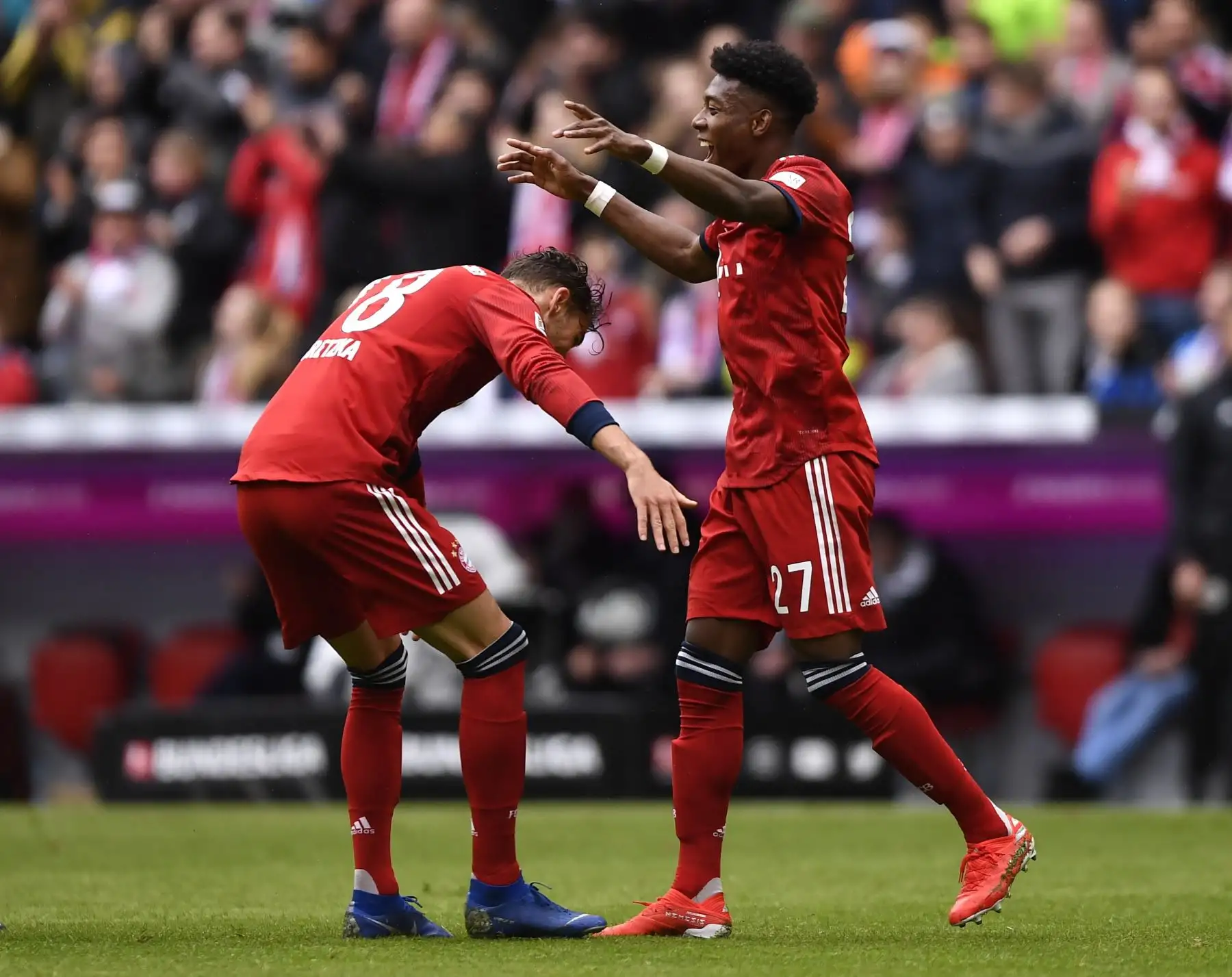 Leon Goretzka (L) de Bayern y David Alaba de Bayern celebran un gol durante el partido de fútbol de la Bundesliga alemana entre Bayern Munich y Hannover 96 en Munich, Alemania.
Foto:EFE
