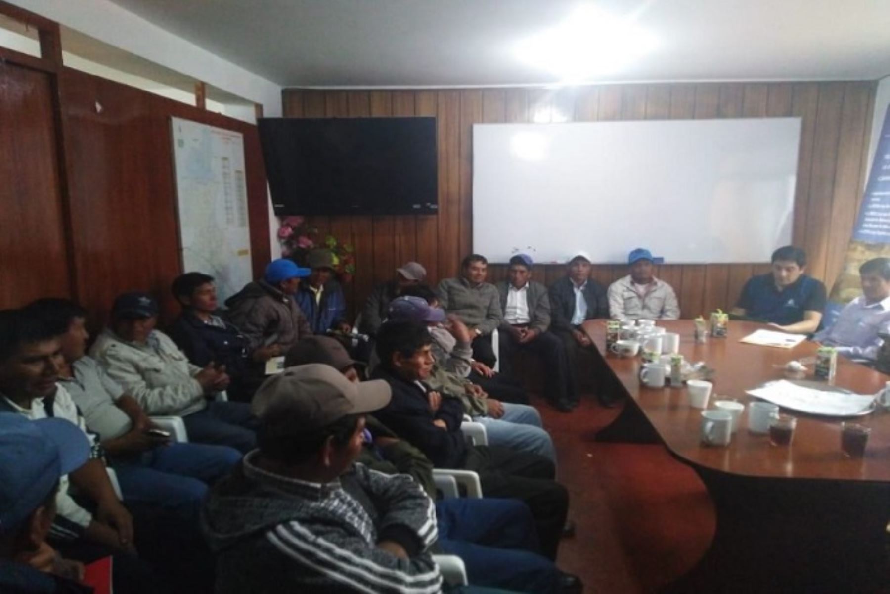 Las autoridades competentes de Cajamarca realizarán mañana domingo 5 de abril, una salida de campo, a fin de identificar un lugar donde se podría construir un reservorio de agua, que permita atender las demandas de los usuarios del canal Tres Tingos Quinua Totora, ante la posible disminución del agua de los manantiales que abastecen al citado canal.