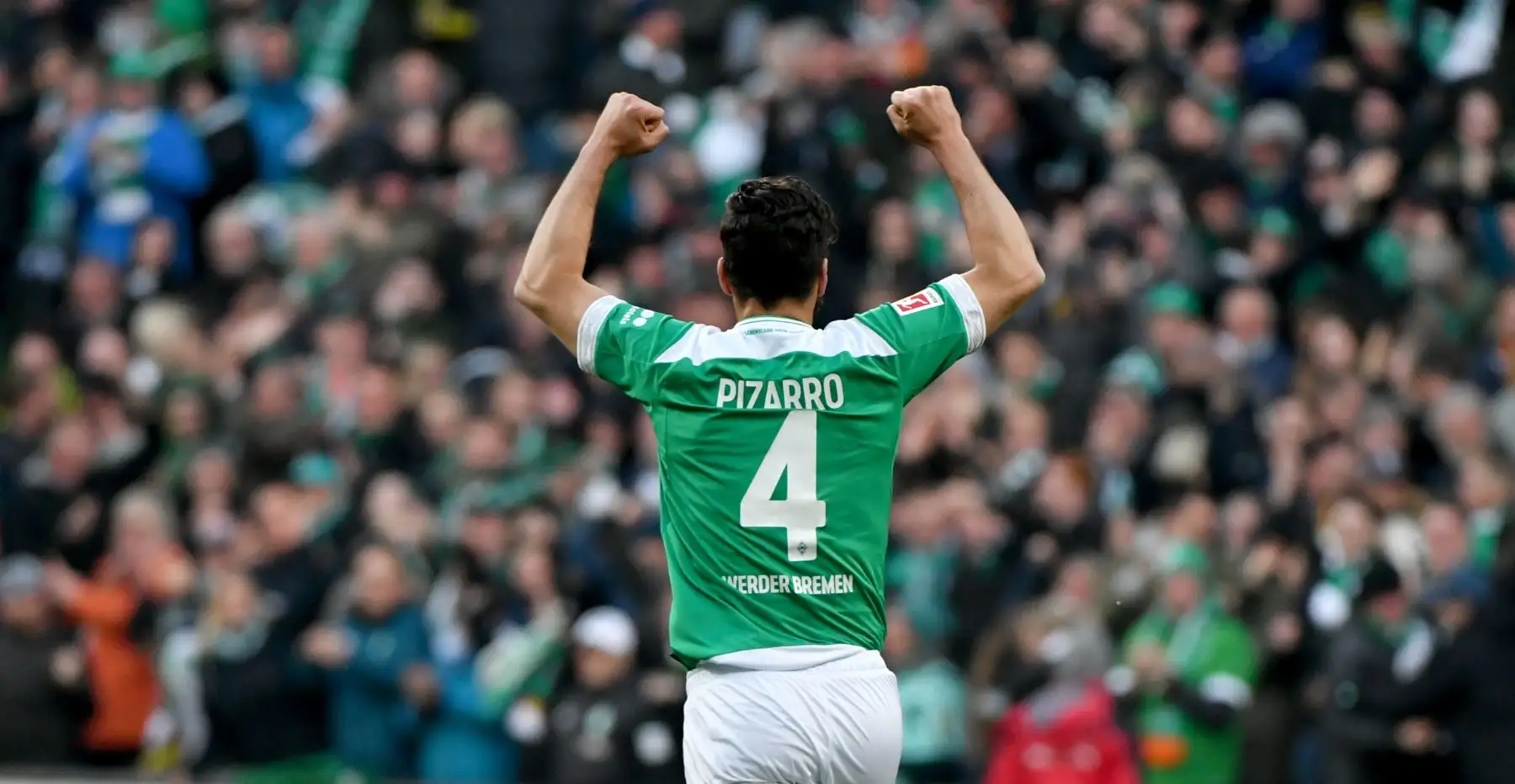 El delantero peruano de Bremen, Claudio Pizarro, celebra después de anotar durante el partido de fútbol de primera división de la Bundesliga alemana Werder Bremen - BVB Borussia Dortmund en Bremen, norte de Alemania.
Foto: AFP