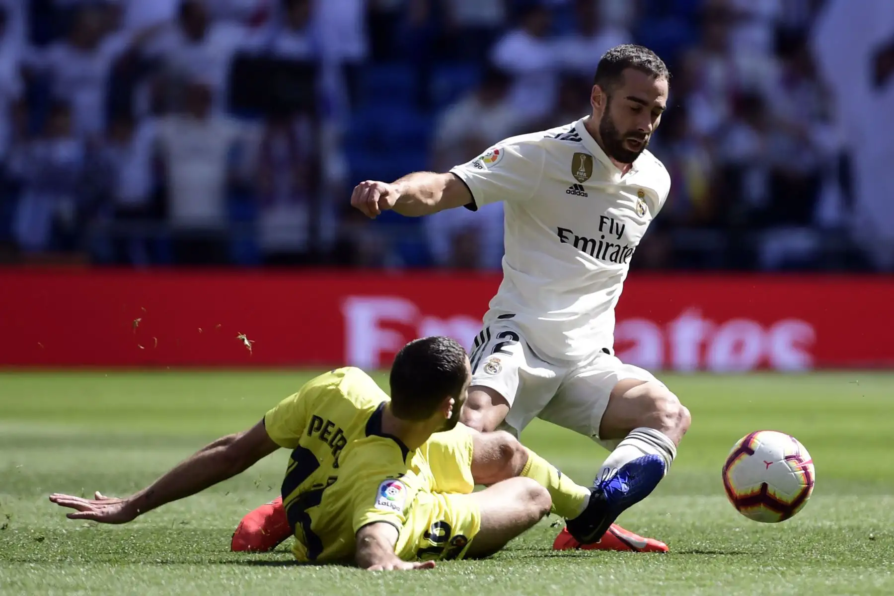 El delantero español del Villarreal, Alfonso Pedraza (L) compite con el defensor español del Real Madrid Dani Carvajal durante el partido de fútbol de la liga española entre el Real Madrid CF y el Villarreal CF.
Foto:AFP