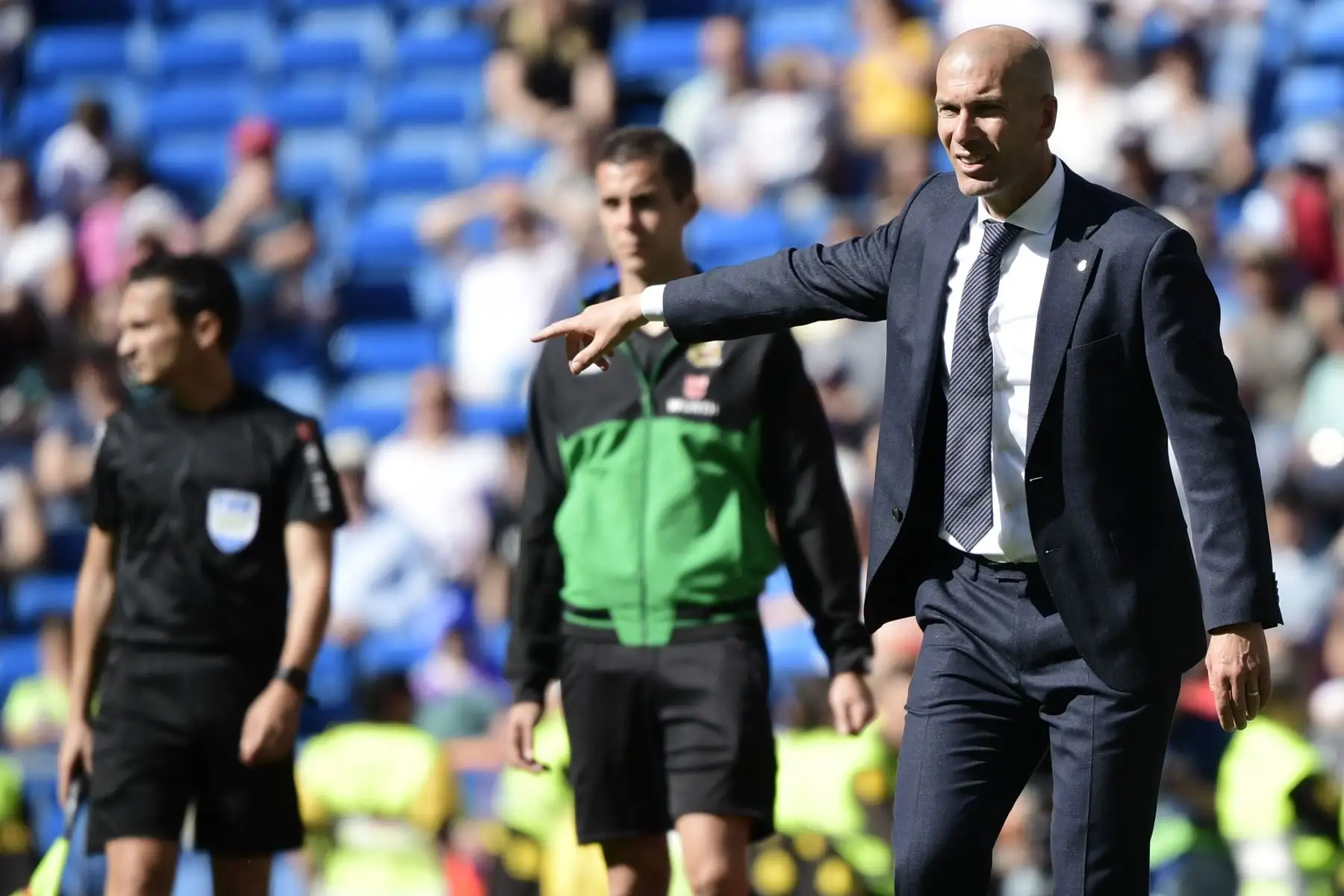 El entrenador francés del Real Madrid, Zinedine Zidane, hace gestos durante el partido de fútbol de la liga española entre el Real Madrid CF y el Villarreal CF.
Foto:AFP