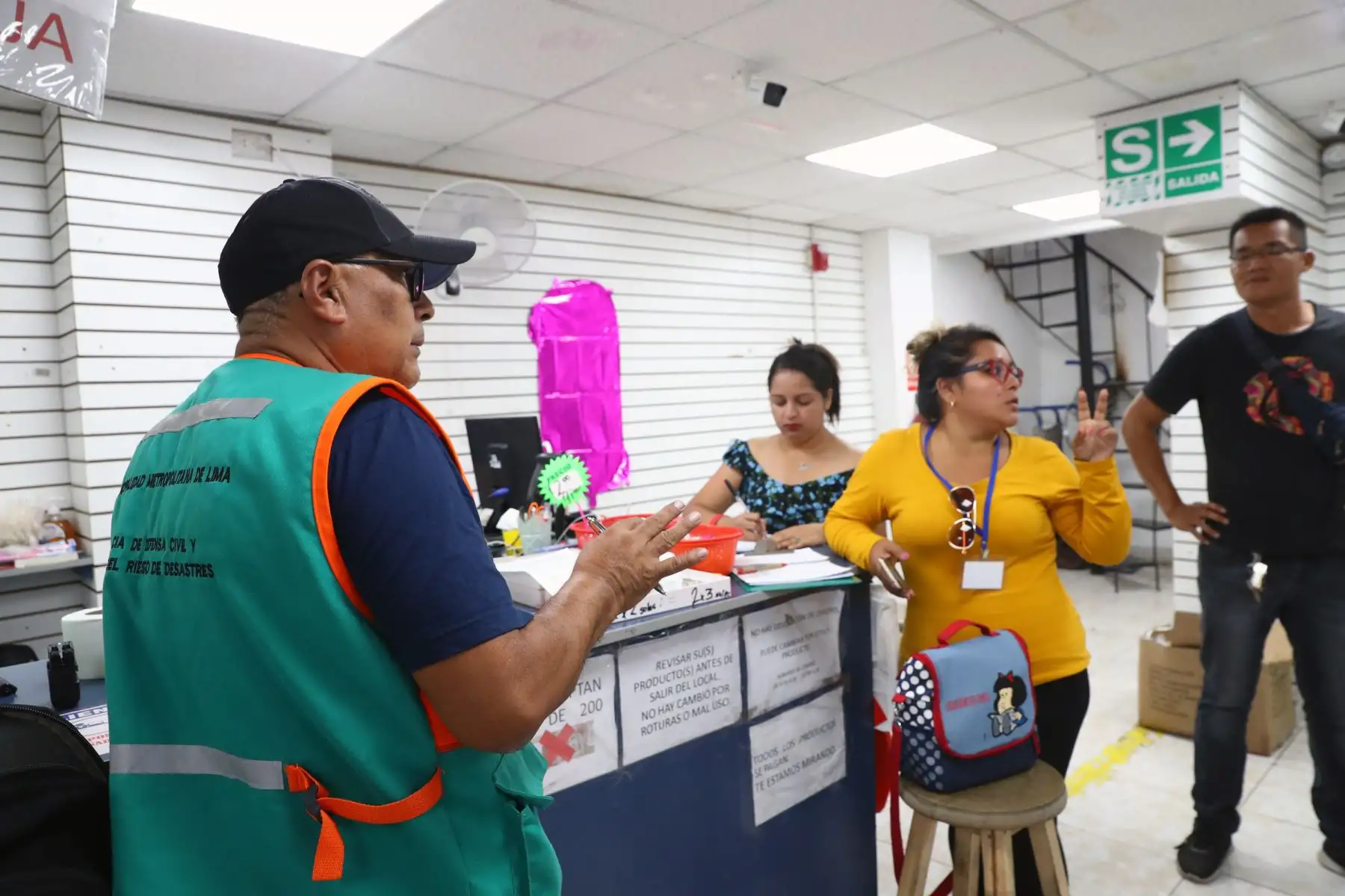 Empadronamiento de los propietarios, comerciantes y trabajadores de las manzanas 29 y 27, comprendidas entre los jirones Huallaga Foto: ANDINA/Norman Córdova