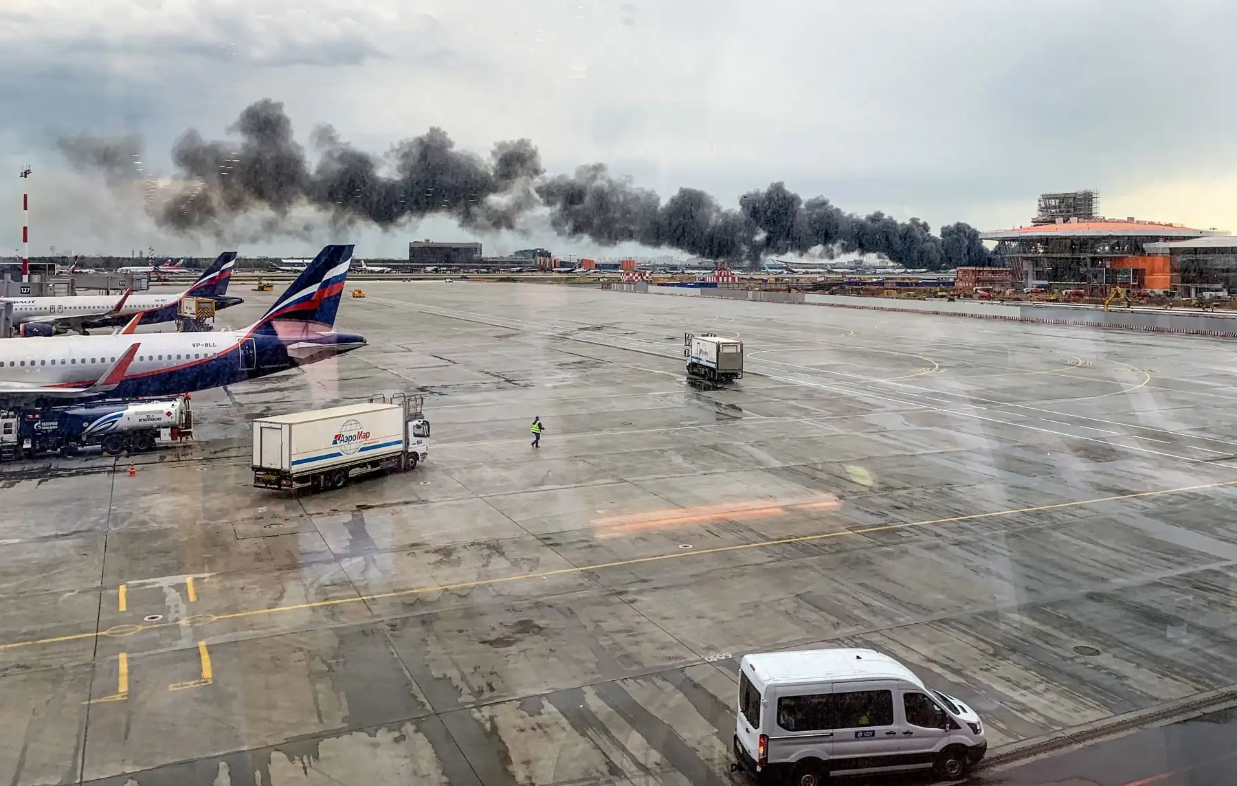 La agencia Interfax informó que el avión, un Superjet-100 de fabricación rusa, acababa de despegar del aeropuerto de Sheremetyevo en una ruta nacional cuando la tripulación emitió una señal de socorro. 
Foto:AFP