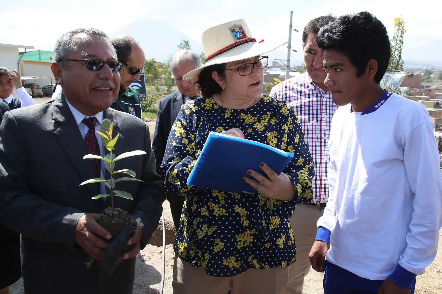 La Ministra del Ambiente, Lucía Ruíz, visitó a los estudiantes del colegio San Martín de Socabaya y los de la UNSA.
Foto: ANDINA/Minam