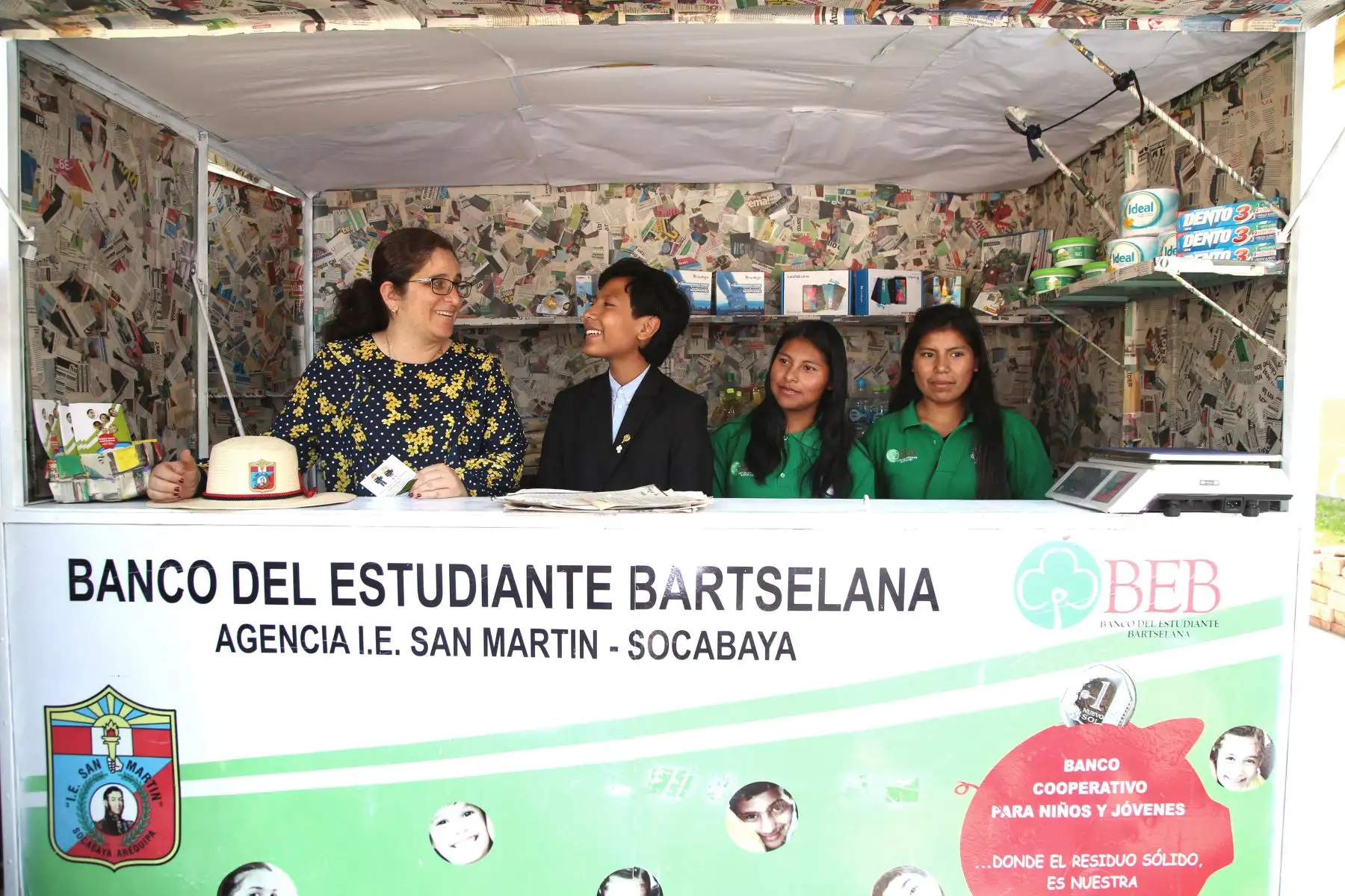 La Ministra del Ambiente, Lucía Ruíz, visitó a los estudiantes del colegio San Martín de Socabaya y los de la UNSA.
Foto: ANDINA/Minam