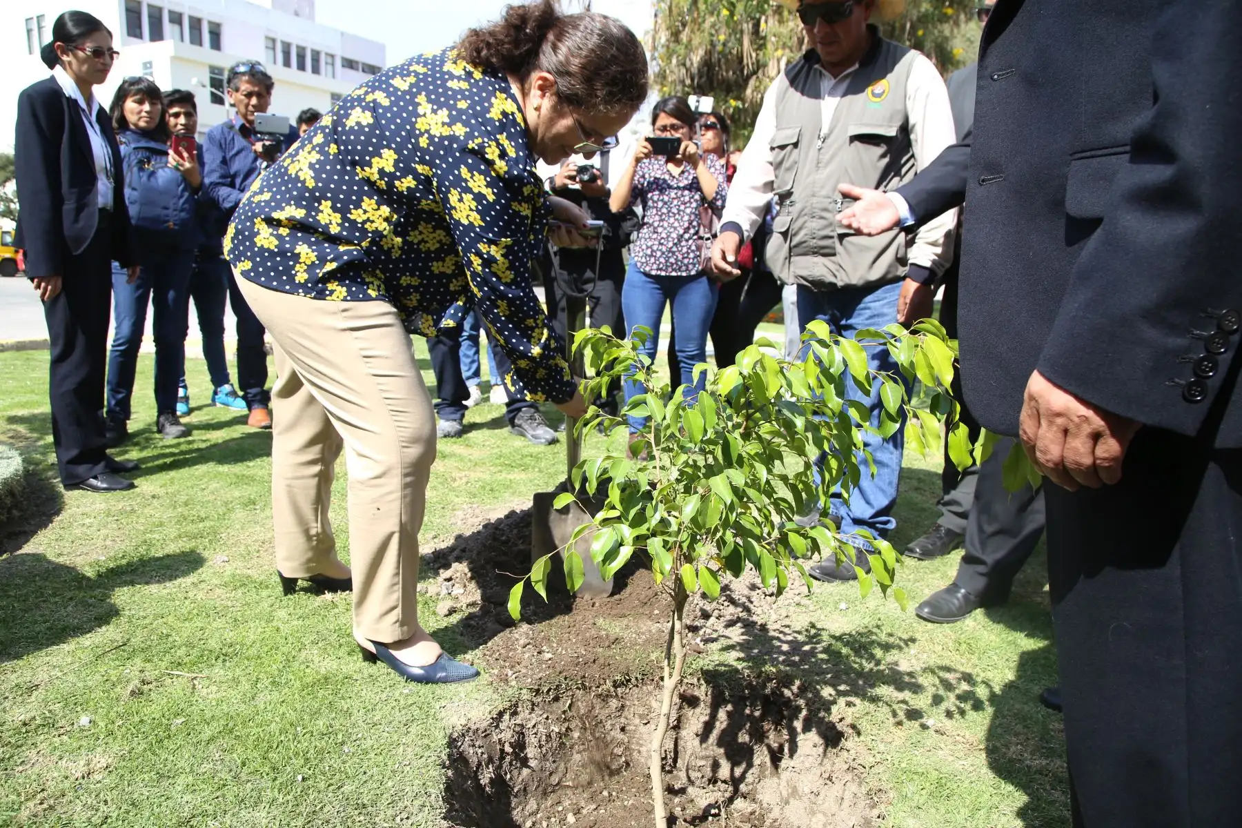 La Ministra del Ambiente, Lucía Ruíz, visitó a los estudiantes del colegio San Martín de Socabaya y los de la UNSA.
Foto: ANDINA/Minam