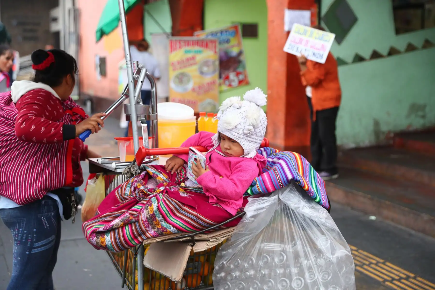 Una densa neblina y sensación de frío sorprendieron a los limeños esta mañana .Foto: ANDINA/Norman Córdova