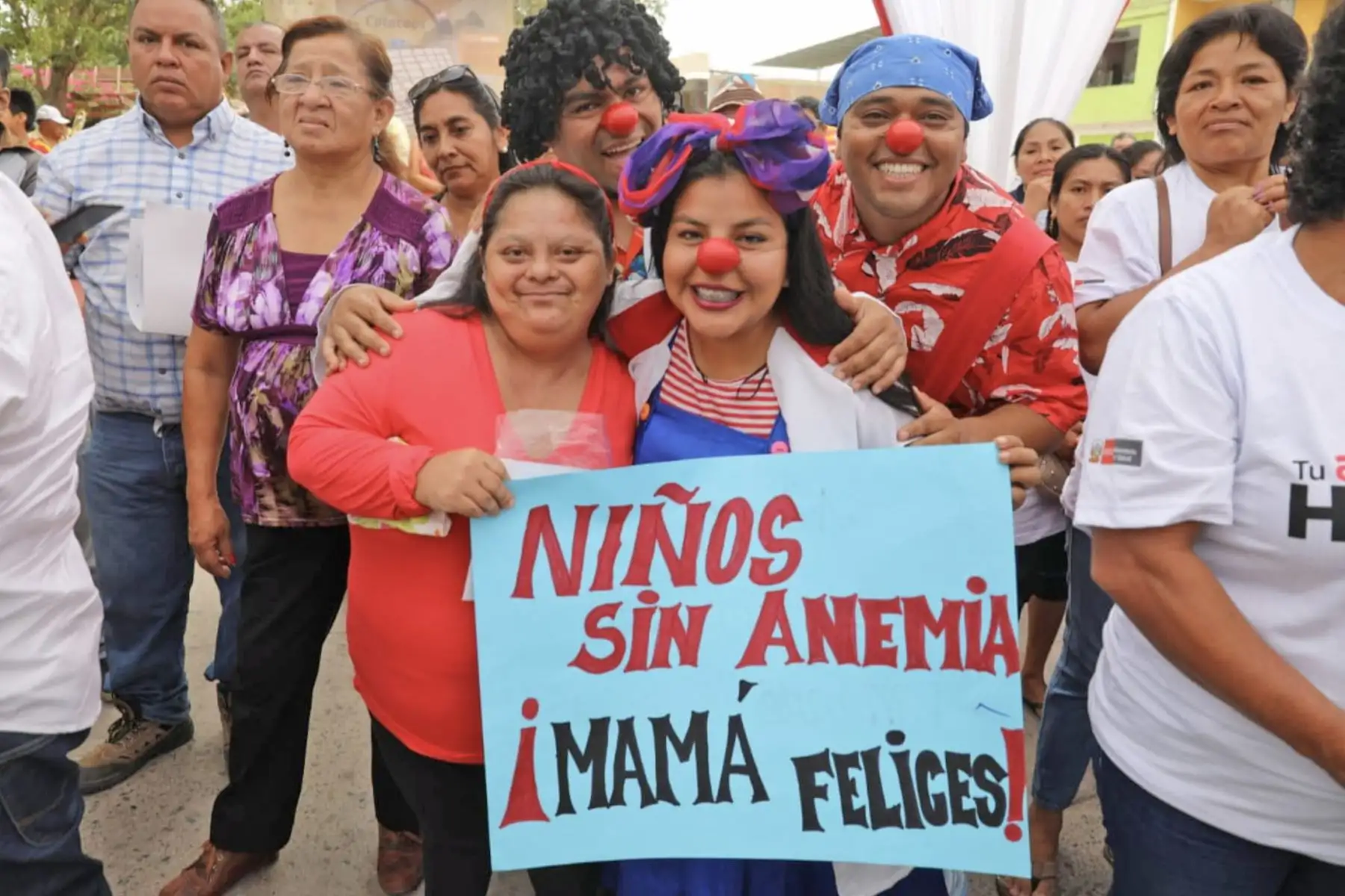 Lanzamiento de las visitas domiciliarias para prevenir y controlar la anemia en Catacaos, Piura, a cargo de la ministra de Salud, Zulema Tomás; el alcalde de Piura, Juan José Díaz; el alcalde de Catacaos, José Luis Muñoz, entre otras autoridades.