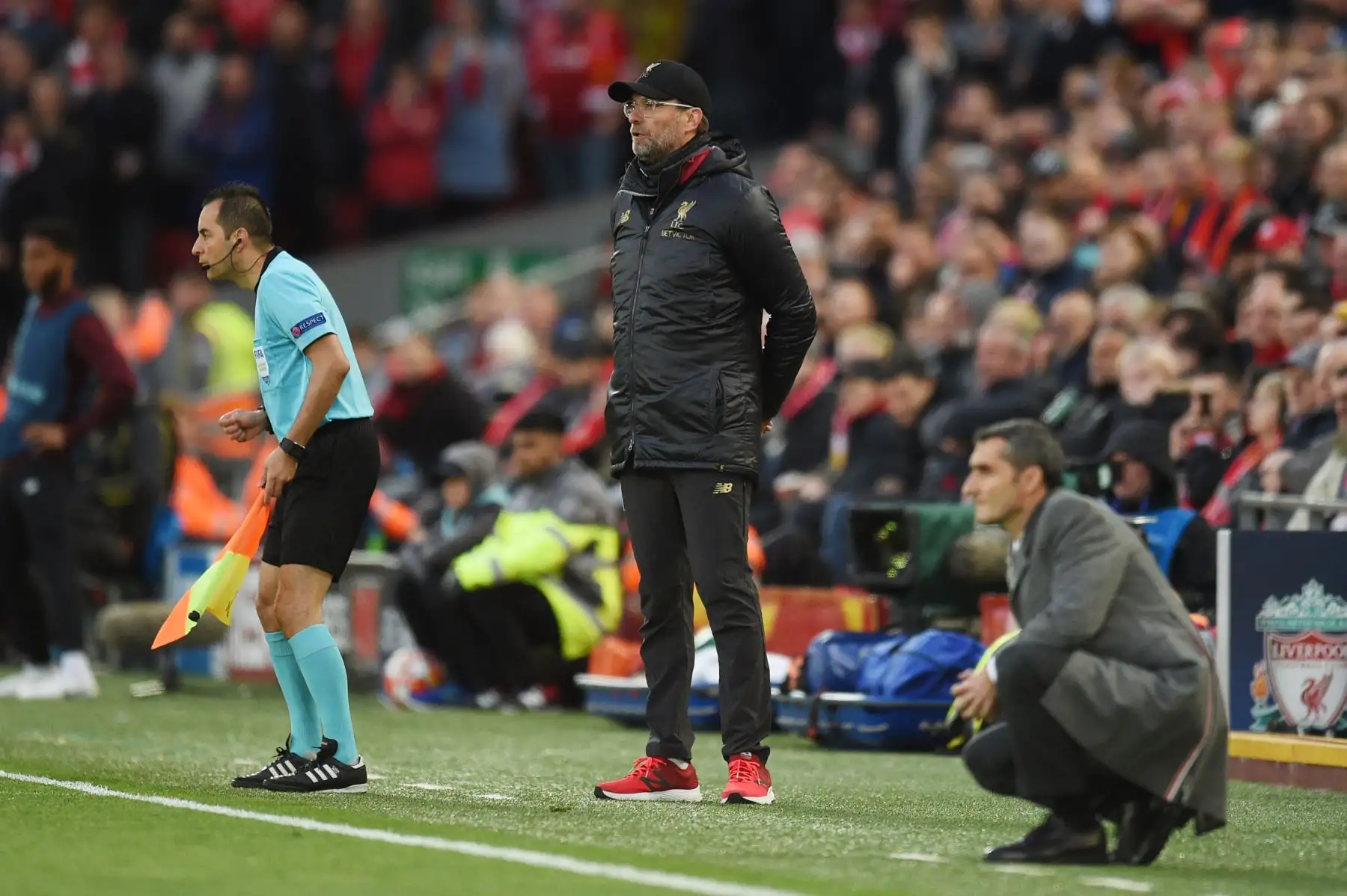 El seleccionador alemán del Liverpool, Jurgen Klopp, mira durante el partido de fútbol de segunda etapa de la semifinal de la Liga de Campeones de la UEFA entre el Liverpool y el Barcelona.
Foto:AFP
