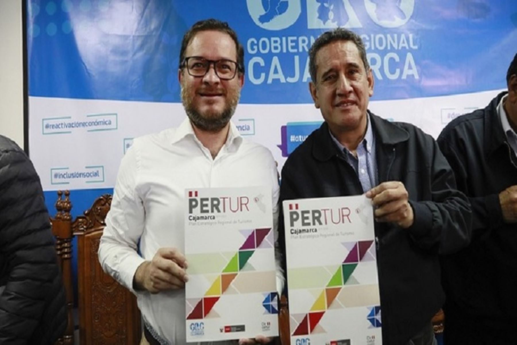 El ministro de Comercio Exterior y Turismo, Edgar Vásquez, entregó hoy a las autoridades de Cajamarca el primer Plan Estratégico Regional de Turismo (Pertur) del Perú al 2025.