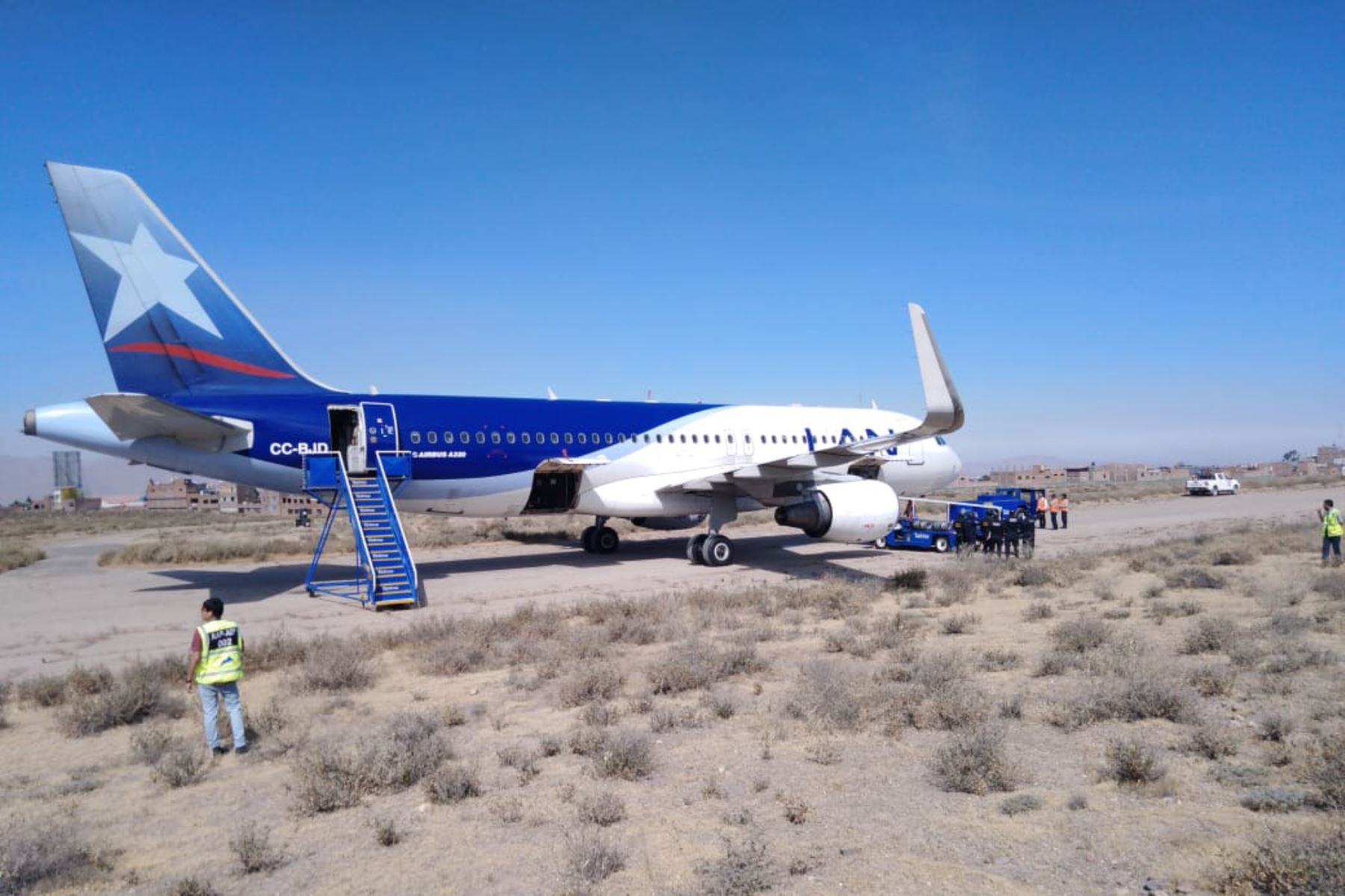 Policía descartó la presencia de una bomba en el avión 2137 de Latam en el aeropuerto de Arequipa.