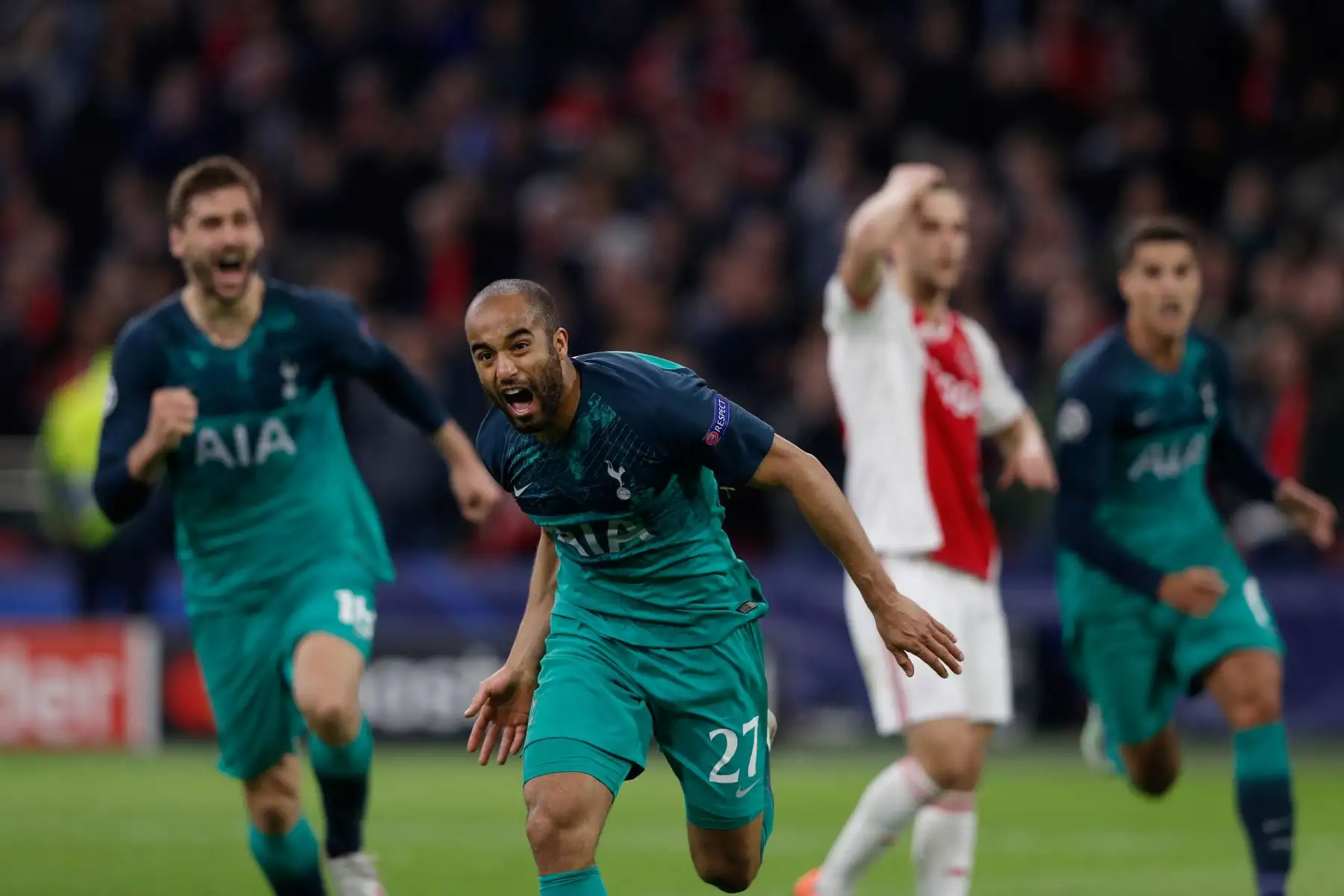 El delantero brasileño del Tottenham, Lucas, celebra después de marcar un gol durante el partido de fútbol de la segunda final de la UEFA Champions League entre el Ajax Amsterdam y el Tottenham.
Foto:AFP