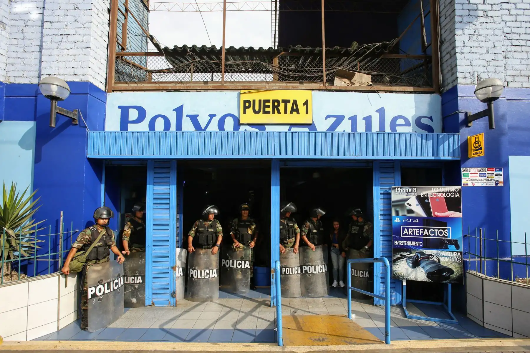 Municipalidad de La Victoria realizó operativo contra la piratería en Polvos Azules.
Foto: ANDINA/Nathalie Sayago