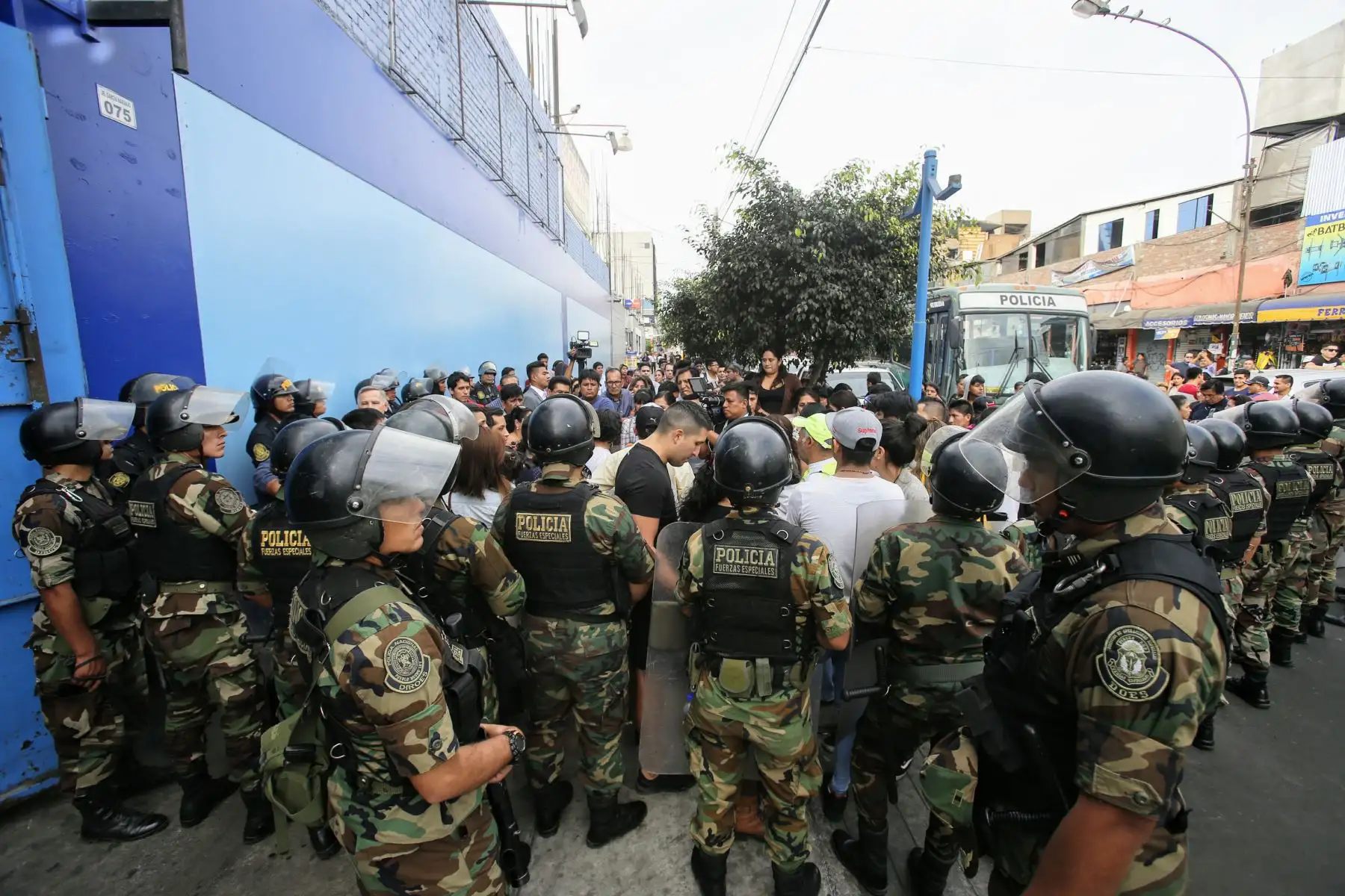 Municipalidad de La Victoria realizó operativo contra la piratería en Polvos Azules.
Foto: ANDINA/Nathalie Sayago