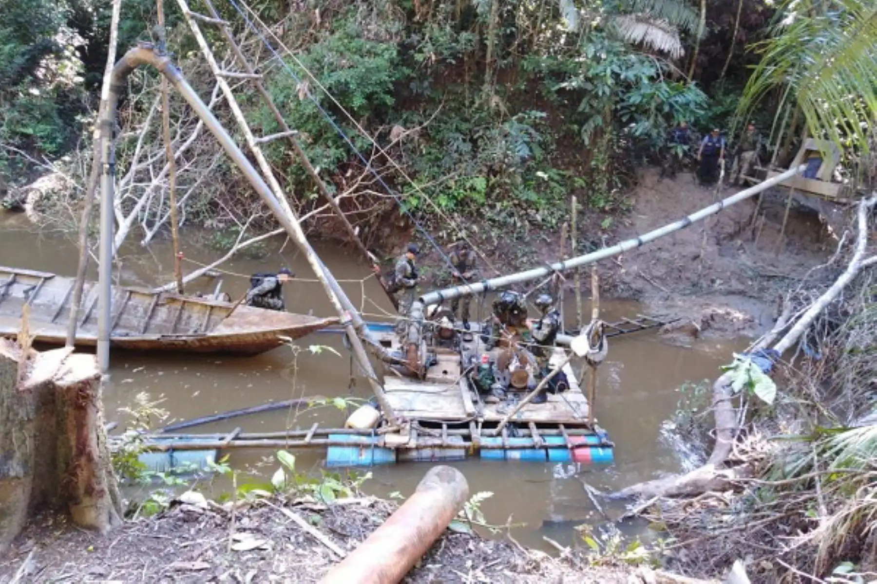 Un megaoperativo mutisectorial de interdicción se desplegó en cuatro puntos del río Madre de Dios, enla región del mismo nombre.