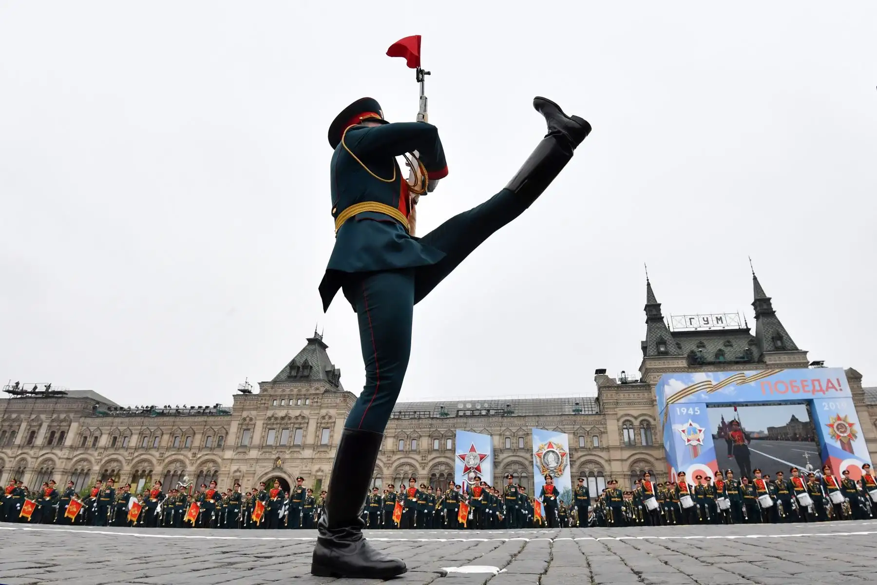 Desfile militar por el 74 aniversario de la victoria sobre Alemania en la Plaza Roja en Moscú. Foto: AFP