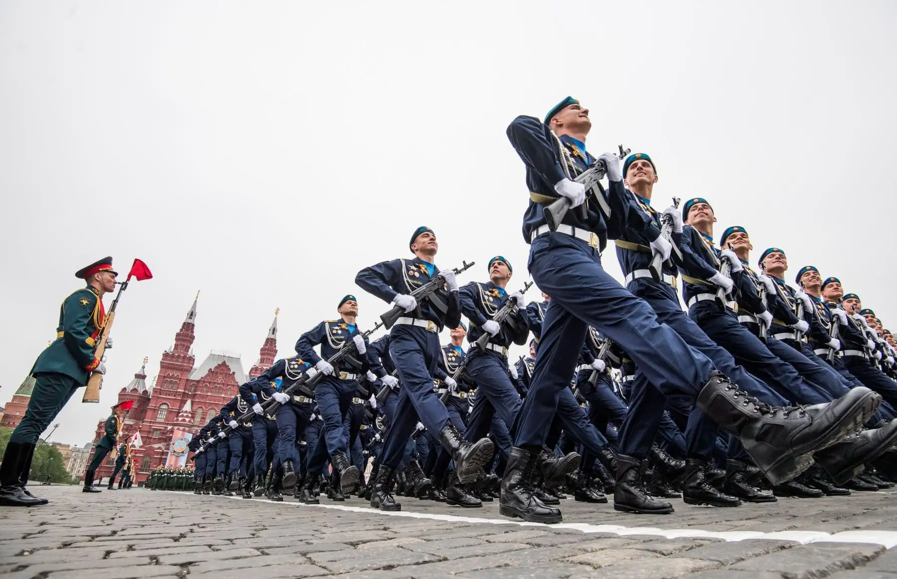 Desfile militar por el 74 aniversario de la victoria sobre Alemania en la Plaza Roja en Moscú. Foto: AFP