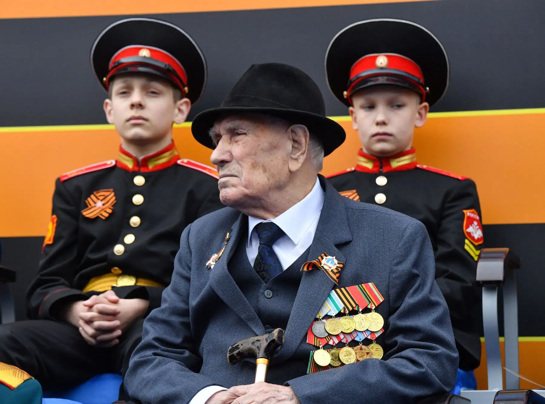 Veteranos esperan ver el desfile militar en Moscú. Foto: AFP