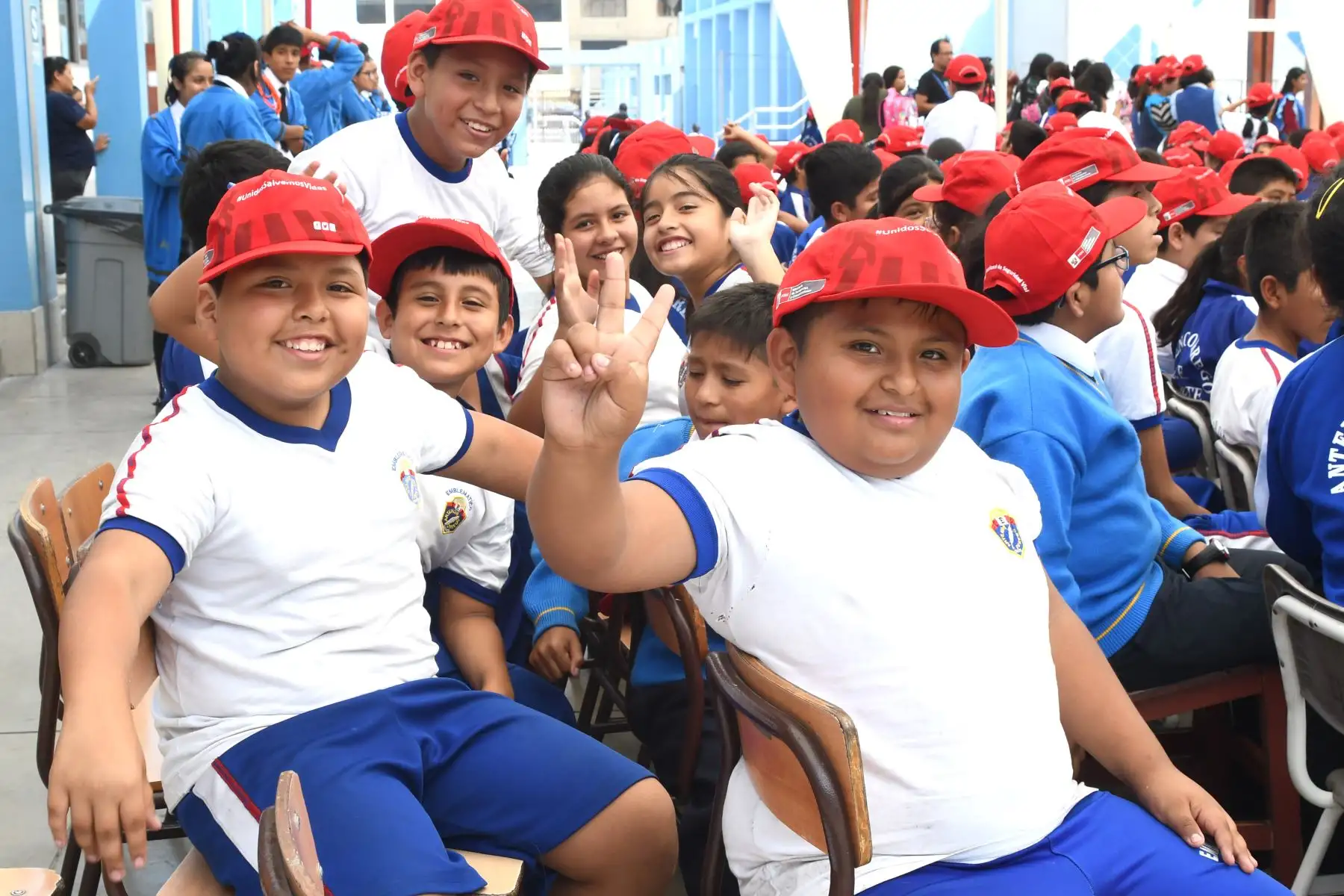 Ministra de Transporte María Jara, visita el colegio Antenor Orrego, de San Juan de Lurigancho, para informar el desarrollo de acciones de sensibilización y capacitación en los alumnos en el marco de Quinta Semana Mundial de las Naciones Unidas para la Seguridad Vial. Foto: ANDINA