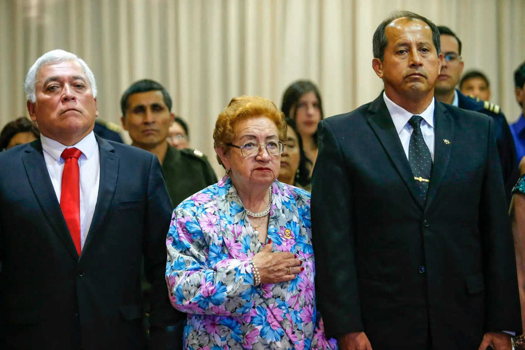 El ministro de Defensa, José Huerta Torres, preside la ceremonia de homenaje a las madres de los héroes de las Fuerzas Armadas, como son los comandos Chavín de Huántar y los combatientes del Alto Cenepa de 1995. Foto: ANDINA/ Nathalie Sayago