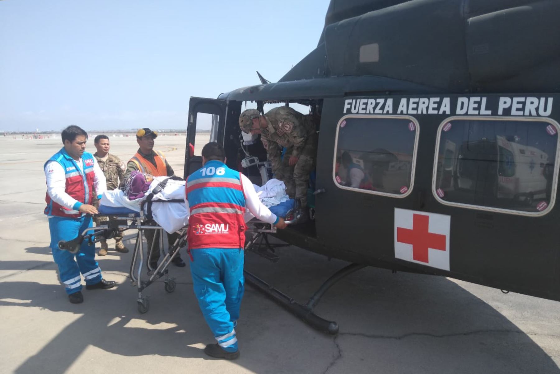 El Servicio de Atención Móvil de Urgencia (SAMU) del Ministerio de Salud (Minsa) y la Fuerza Aérea del Perú (FAP) hicieron un puente aéreo para trasladar a Lima a una madre de 15 años.