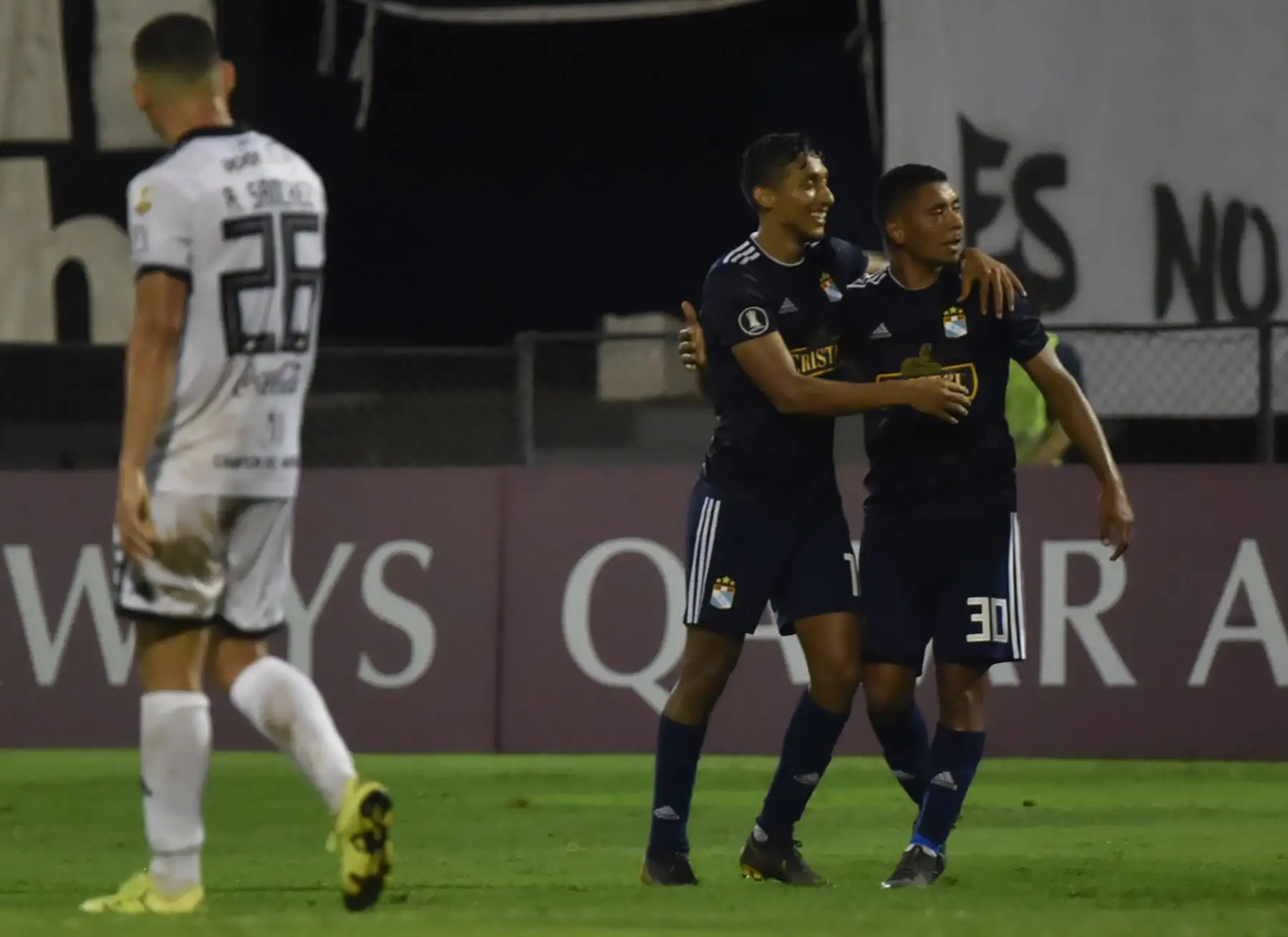 Cristian Palacios de Sporting Cristal celebra después de marcar contra Olimpia de Paraguay durante el partido de fútbol por la Copa Libertadores en el estadio Manuel Ferreira en Asunción, Paraguay.Foto:AFP