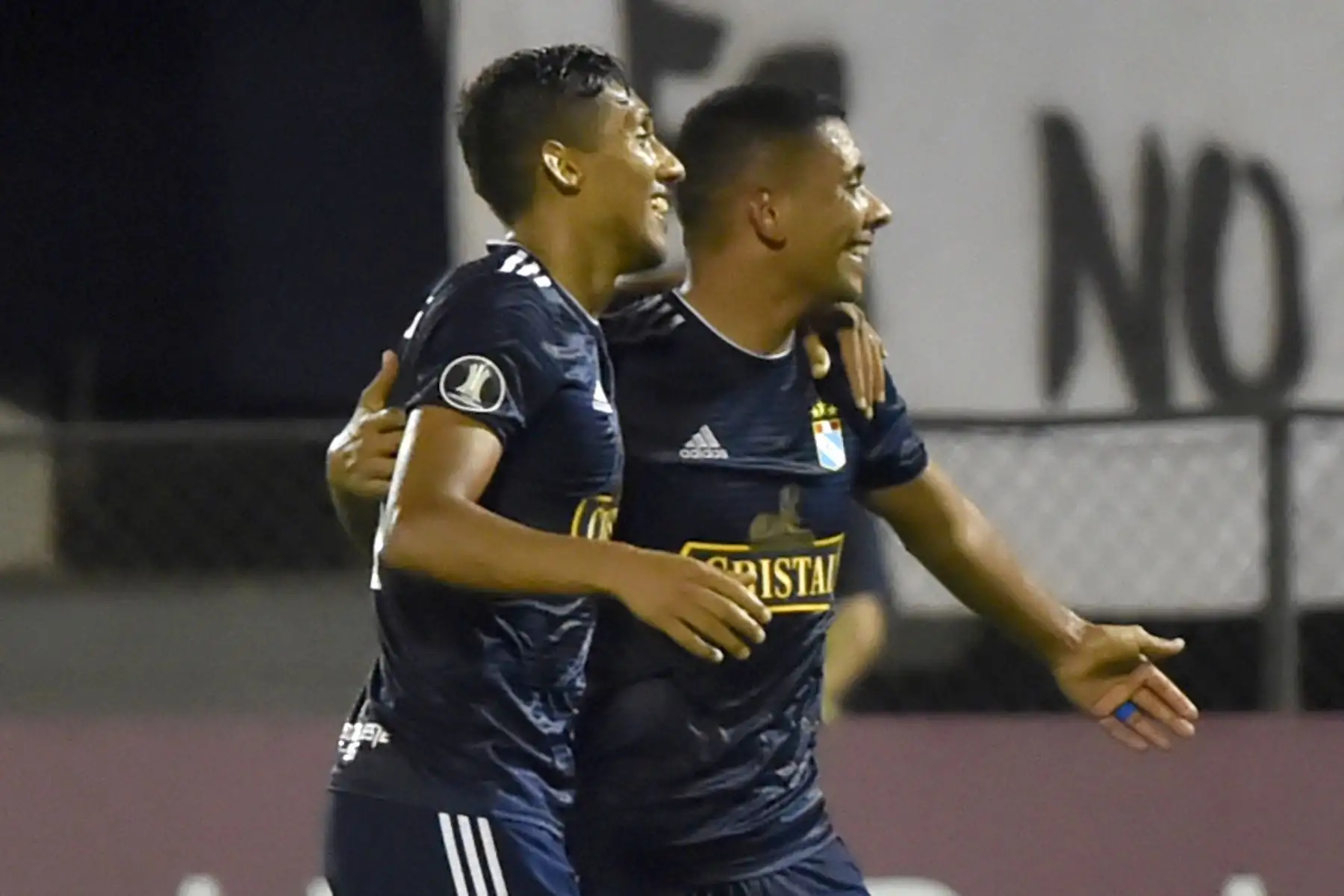 Cristian Palacios de Sporting Cristal de Perú celebra después de marcar contra Olimpia de Paraguay durante su partido de fútbol de la Copa Libertadores en el estadio Manuel Ferreira en Asunción, Paraguay.Foto:AFP