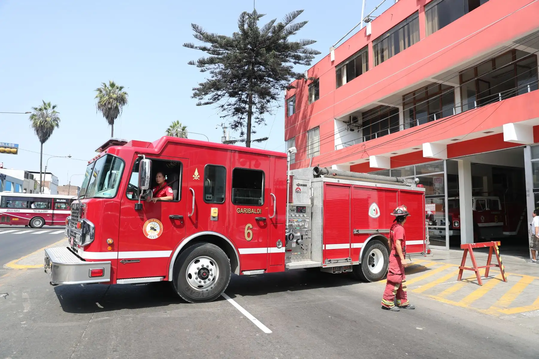 Susan Tong, bombero voluntaria de la Compañía Garibaldi de Chorrillos. Foto: ANDINA/Luis Iparraguirre