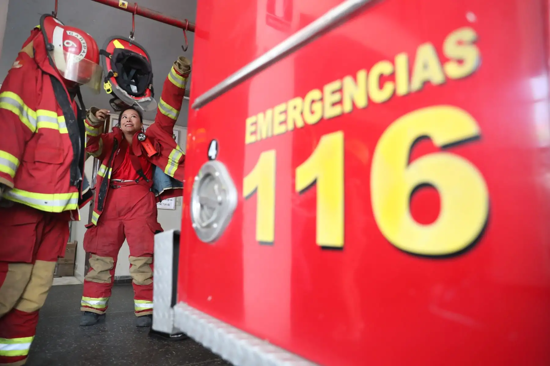 Susan Tong, bombero voluntaria de la Compañía Garibaldi de Chorrillos. Foto: ANDINA/Luis Iparraguirre