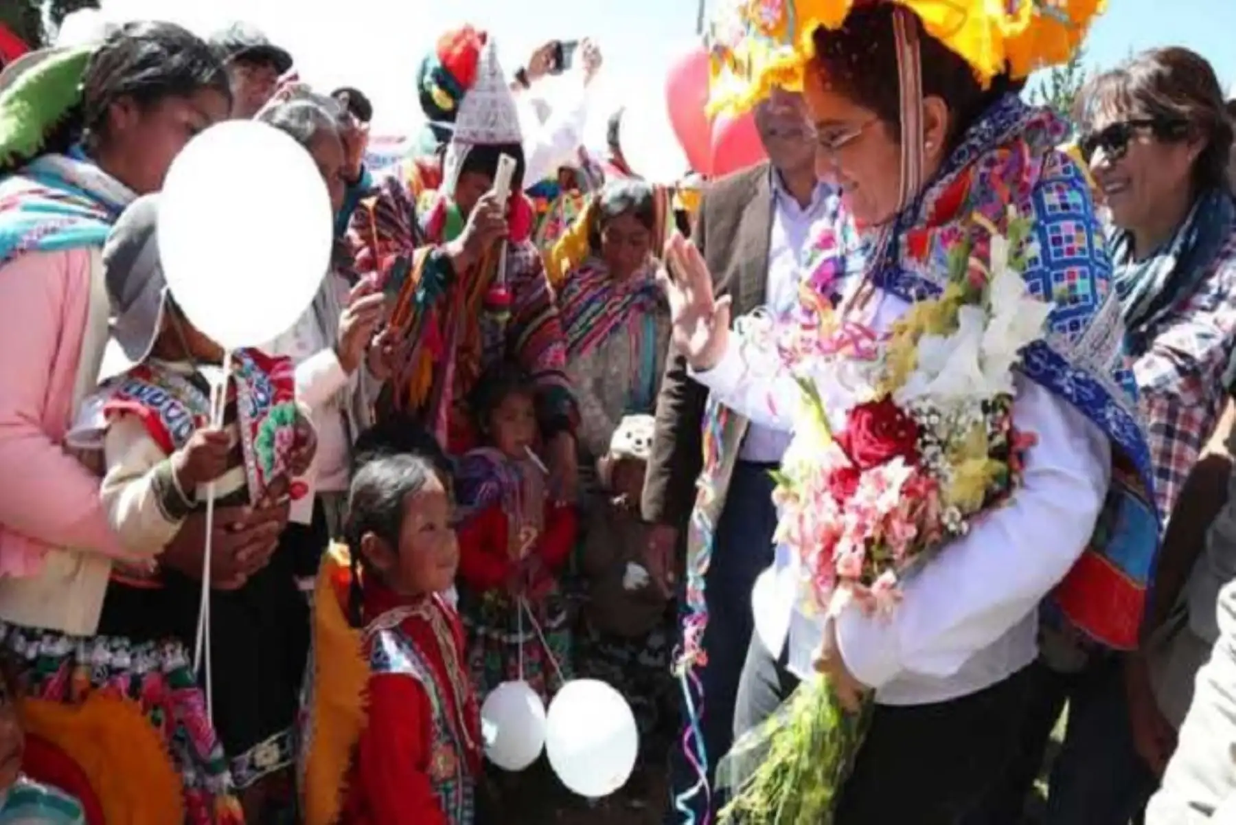 El Gobierno no permitirá que los efectos de las heladas sigan afectando a los pobladores de las zonas altas de Cusco, sostuvo la ministra del Ambiente, Lucía Ruiz, durante el lanzamiento del Plan Multisectorial ante Heladas y Friaje 2019–2021. realizado esta mañana en la comunidad de Machaca, distrito de Ccatca, provincia de Quispicanchi.